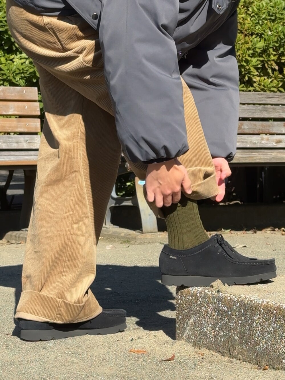「最近のいい感じコーデ、ダウンジャケット、冬アウター、WEARyouthコーデ、Bleme、コーデュロイパンツ、クラークス、秋冬コーデ、低身長コーデ、低身長男子、soerte」｜「Blemeのファイヤーマン ボリューム 中綿ブルゾン（700フィルパワー）（ブルゾン、ブラック系）」を使った、みっち~さん（メンズ・165cm）の秋コーディネートの4枚目の写真