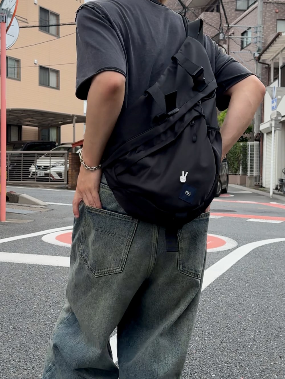 「休日スタイル、きれいめカジュアル、韓国ファッション、デニムパンツ、ニューバランス、低身長男子、低身長コーデ、金髪」｜「bonbonのアイテム（デニムパンツ、ブルー系）」を使った、みっち~さん（メンズ・165cm）の夏コーディネートの2枚目の写真