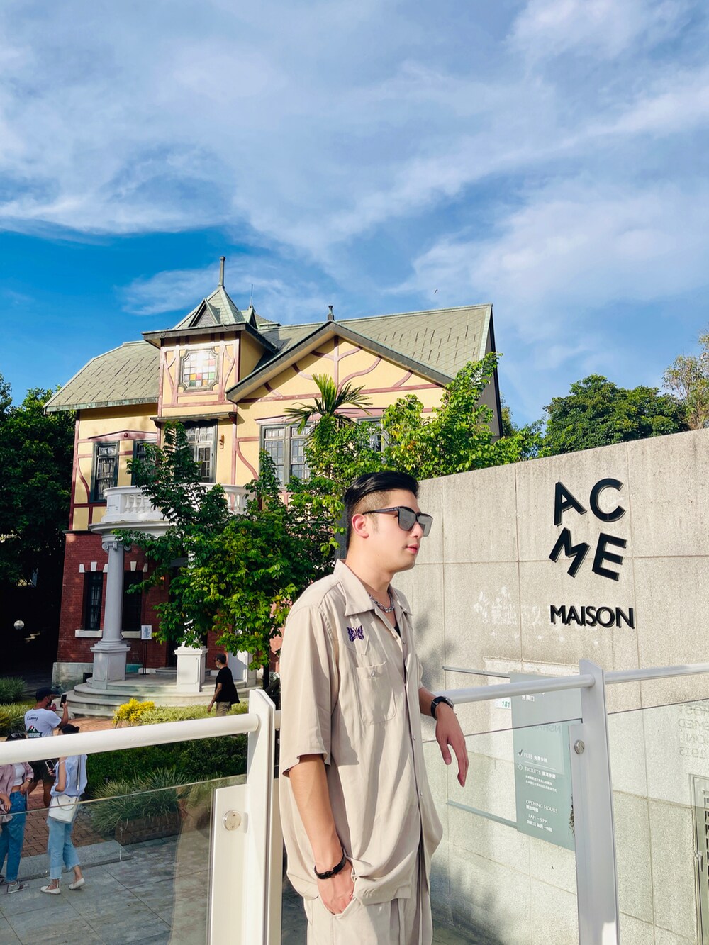「adidas、adidas originals、yeezy、FOAM RUNNER、HERMES、NEEDLES、gentlemonster、TAIPEI」｜「NeedlesのS/S Cowboy One-Up Shirt - R/PE Twill（トップス、ベージュ系）」を使った、Foxさん（メンズ・173cm）の秋コーディネートの2枚目の写真