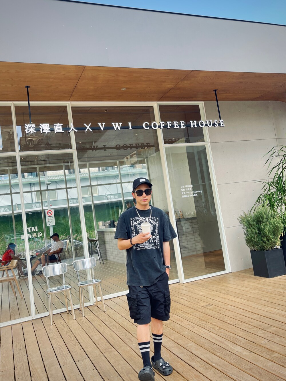「今日のコーデ、夏コーデ、NEIGHBORHOOD、mastermind JAPAN、mastermind world、crocs、saint michael、Taiwan、TAIPEI」｜「crocsのアイテム（シューズ、ブラック系）」を使った、Foxさん（メンズ・173cm）の秋コーディネートの2枚目の写真
