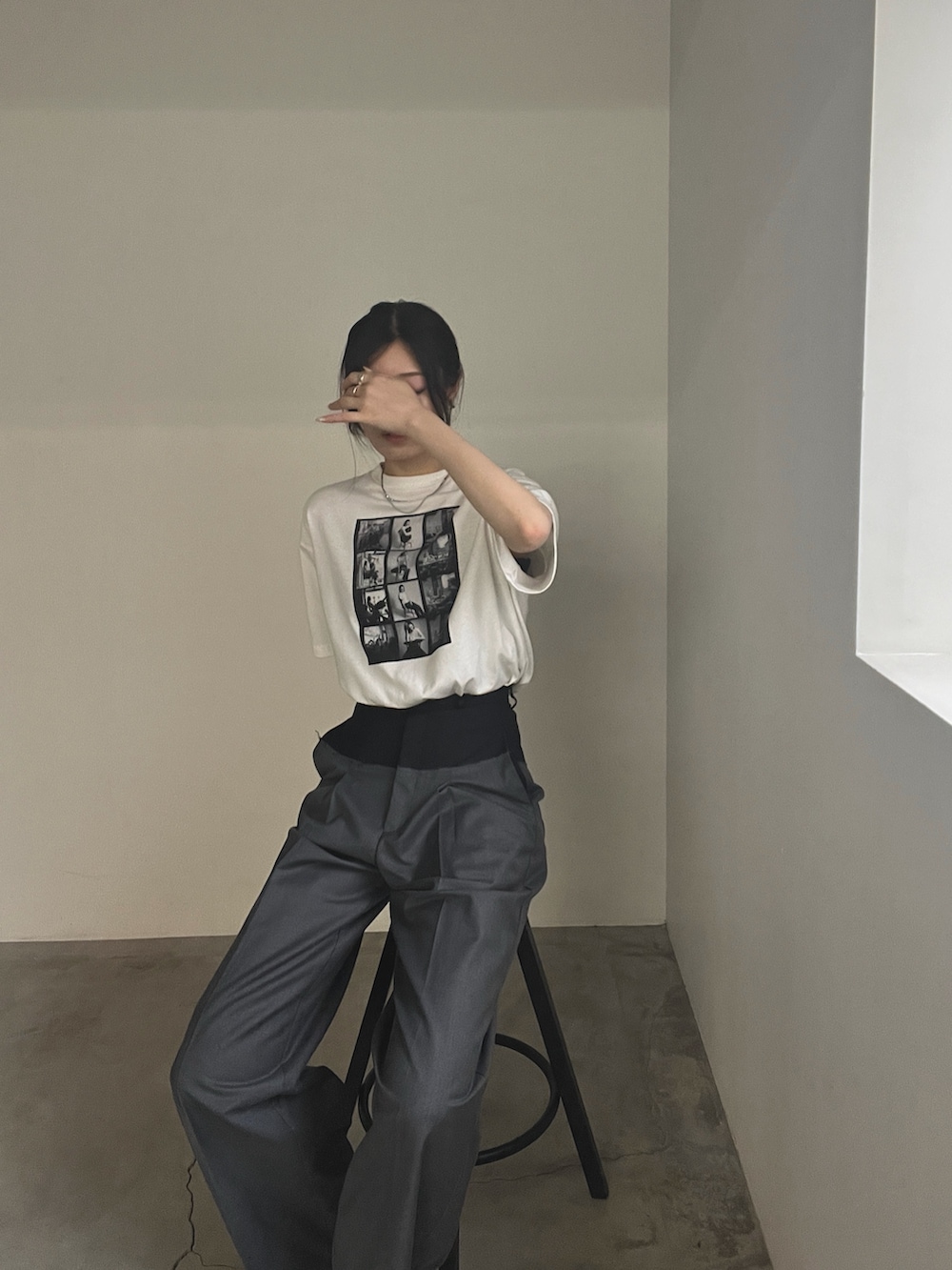 「休日スタイル、きれいめカジュアル、ロゴT、Tシャツ」｜「select MOCA by sonのアソートプリントオーバーサイズTシャツ（Tシャツ/カットソー、ホワイト系）」を使った、yuriさん（レディース・167cm）の夏コーディネートの2枚目の写真