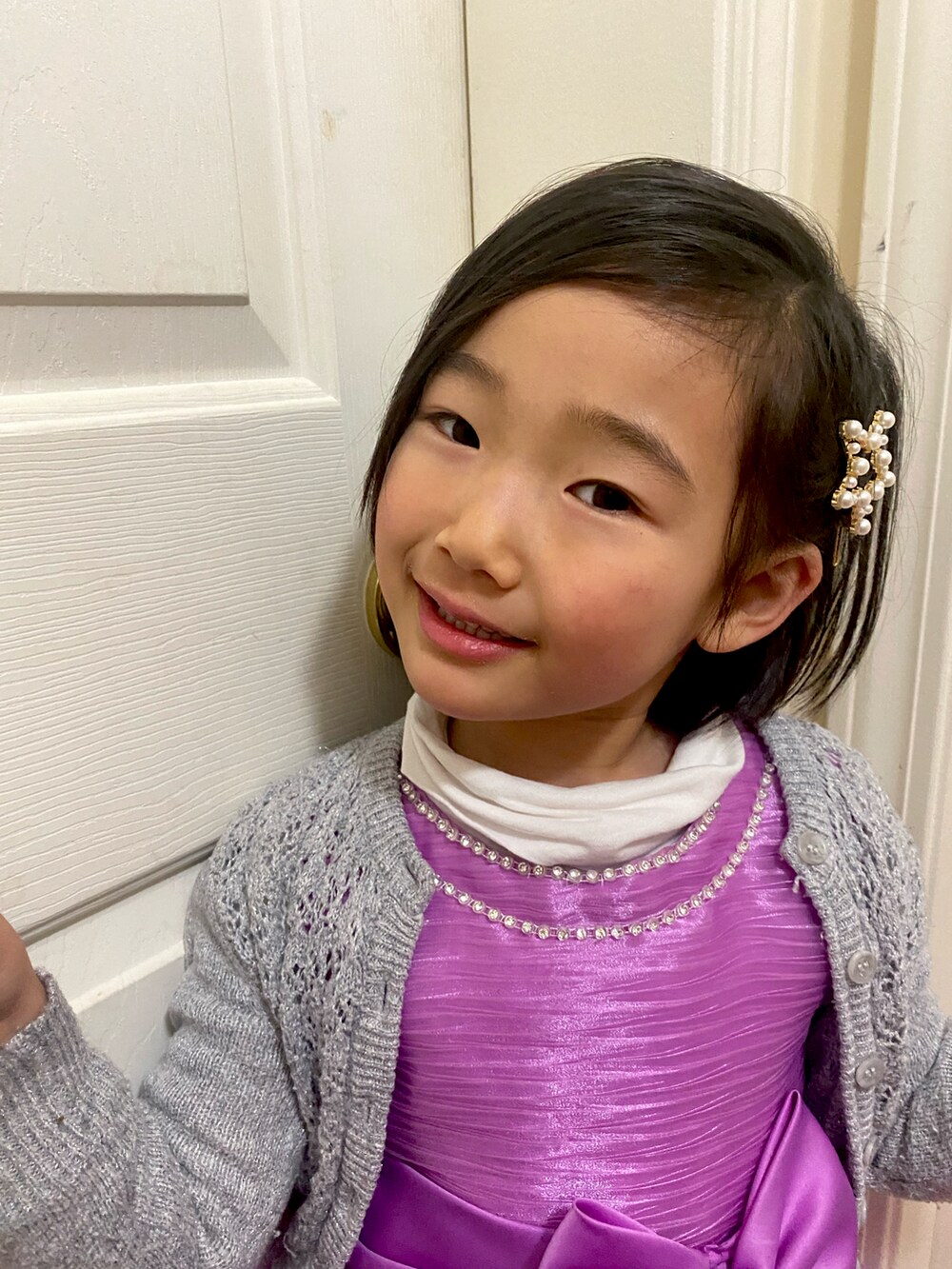 「dress up、school、dress day、vancouver、girl」｜「???のアイテム（ドレス、パープル系）」を使った、Uiさん（キッズ・104cm）の冬コーディネートの4枚目の写真