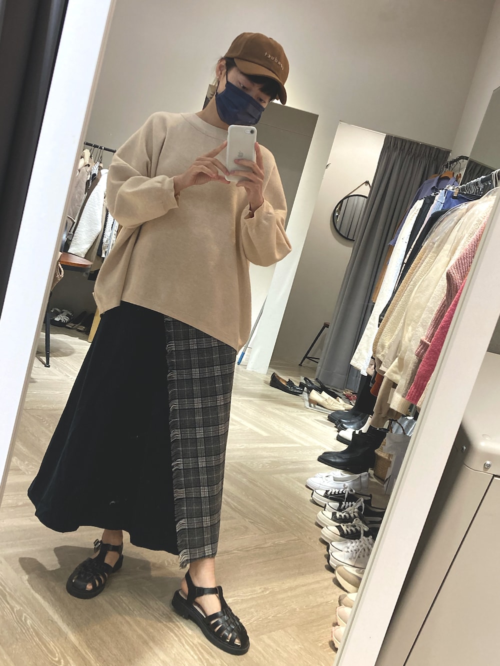 「no brandのアイテム（シューズ、ブラック系）」を使った、Ashさん（レディース・155cm）の冬コーディネートの2枚目の写真