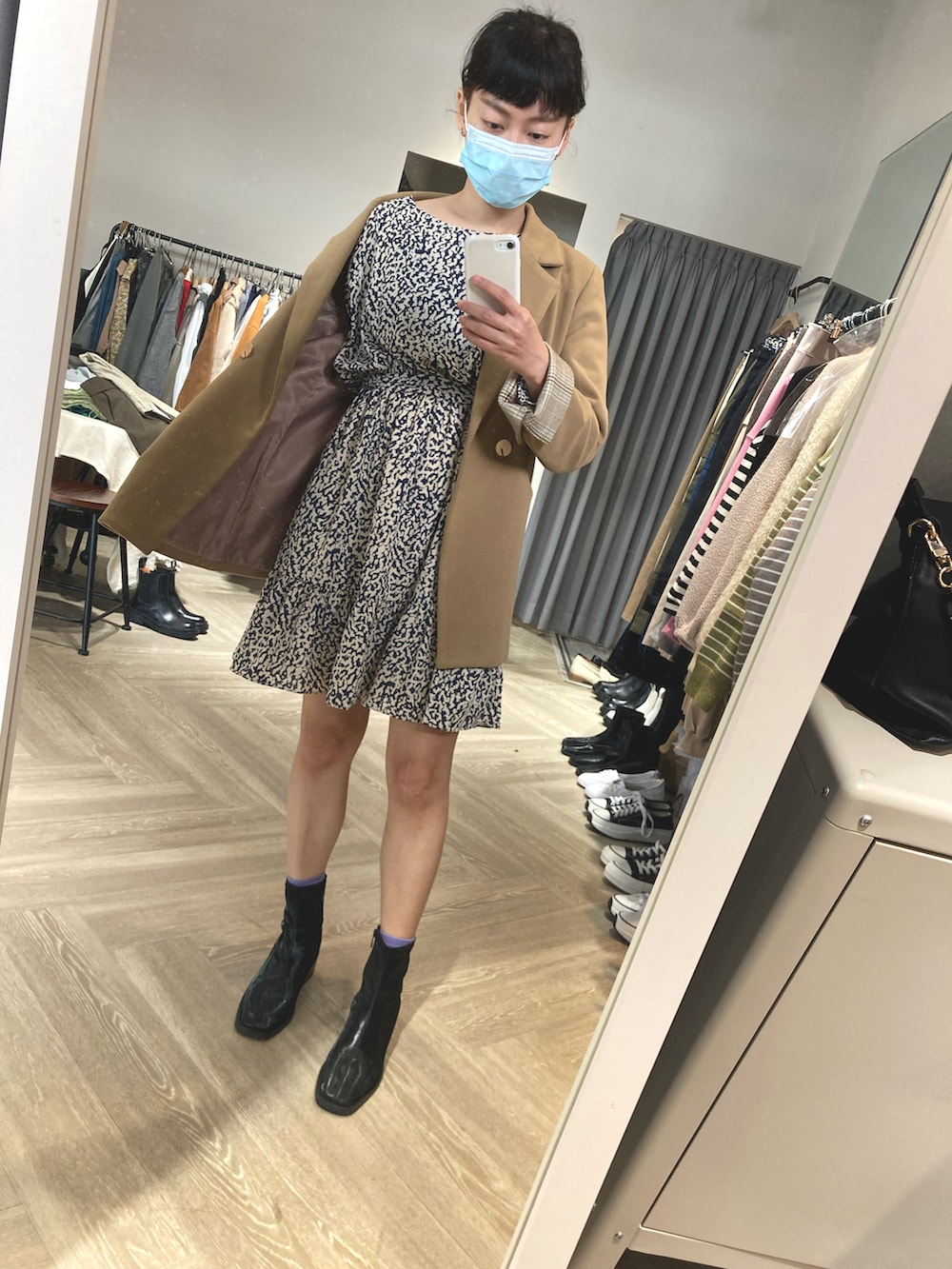 「no brandのアイテム（ブーティ、ブラック系）」を使った、Ashさん（レディース・155cm）の冬コーディネートの2枚目の写真