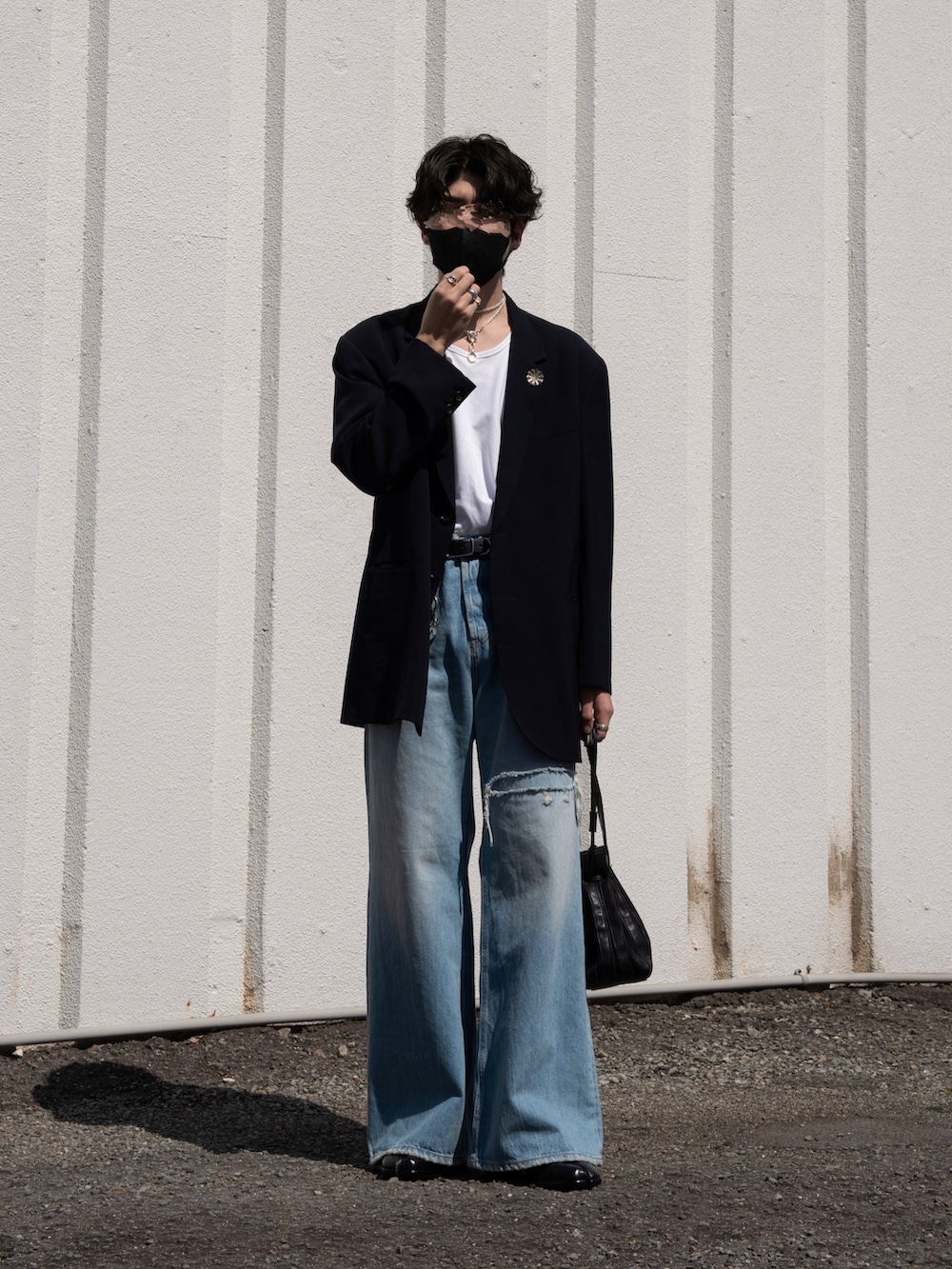 「お洒落さんとつながりたい、大人コーデ、シンプルコーデ、デニム、ジャケット、ジーンズ、Diesel、足袋ブーツ、Maison Margiela、きれいめカジュアル、春、キレイめ、オトナカジュアル、服好きな人と繋がりたい、春のNewスタイル」｜「Yohji Yamamotoのアイテム（テーラードジャケット、ブルー系）」を使った、Takumiさん（メンズ・177cm）の春コーディネートの2枚目の写真