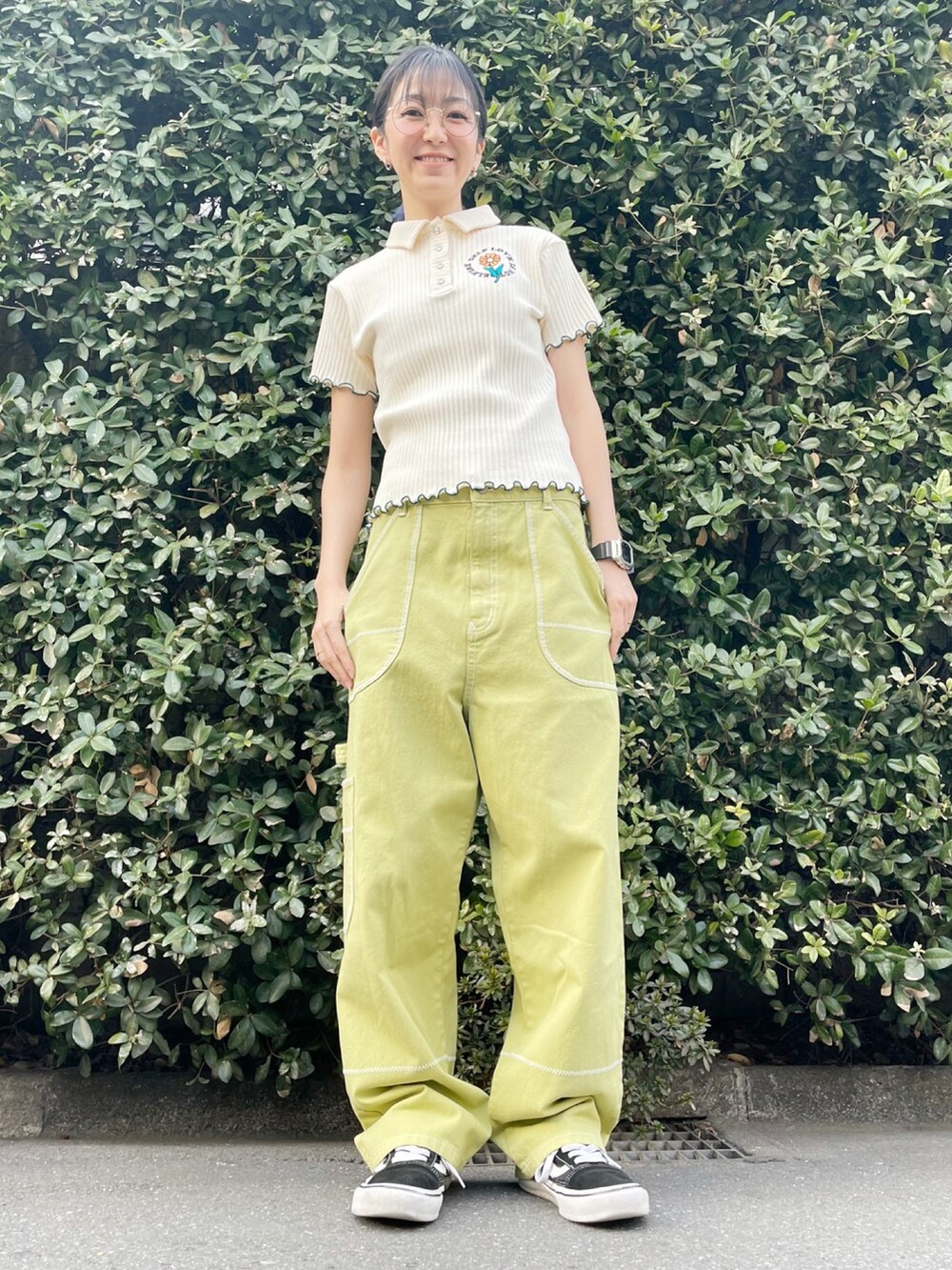「Candy Stripper、春アウター、コーチジャケット、フリル、ガーリーカジュアル、ゆったりシルエット、カラーパンツ、春服みてみて、ポロシャツ、スニーカー、VANS、春カラー、新作」｜「Candy StripperのGIRLISH COACH ジャケット（その他アウター、ホワイト系）」を使った、CandyStripperさん（レディース・162cm）の春コーディネートの4枚目の写真