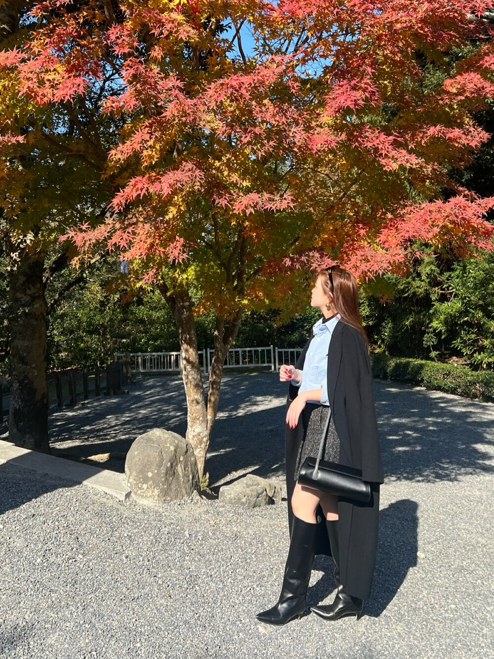 「SALON adam et rope'のピュアラムウールリバーロングコート（その他アウター、ブラック系）」を使った、Manaeさん（レディース・155cm）の冬コーディネートの2枚目の写真
