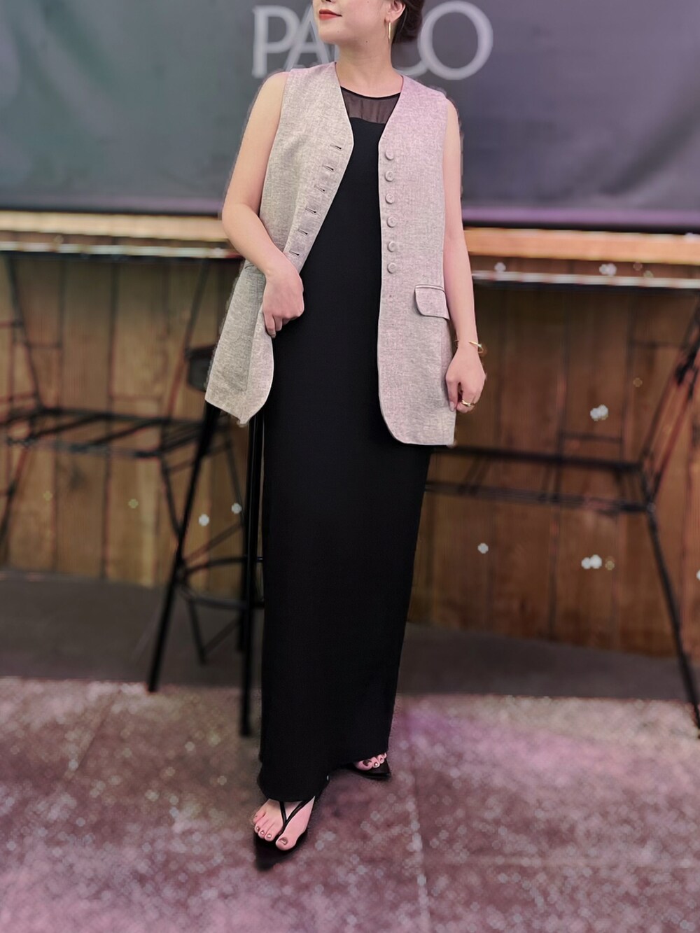 「SALON adam et rope'のグリースウェーブキャミワンピース（ワンピース、ブラック系）」を使った、Manaeさん（レディース・155cm）の夏コーディネートの5枚目の写真