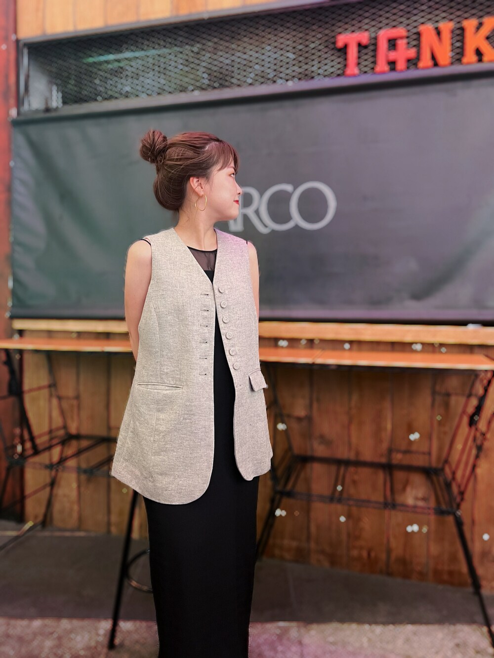 「SALON adam et rope'のグリースウェーブキャミワンピース（ワンピース、ブラック系）」を使った、Manaeさん（レディース・155cm）の夏コーディネートの4枚目の写真