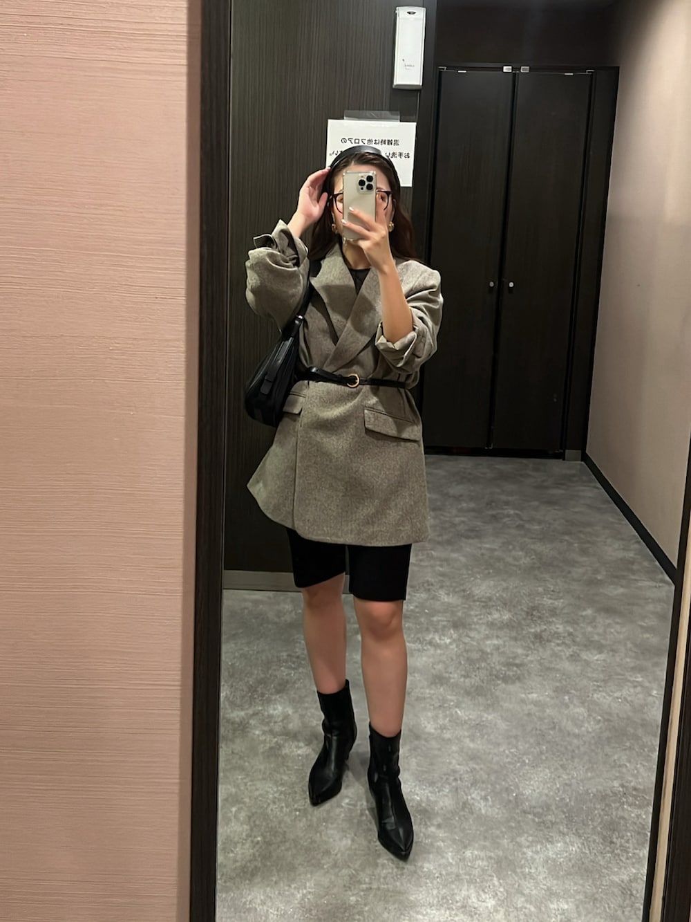 「UNIQLOのアイテム（トップス、ブラック系）」を使った、Manaeさん（レディース・155cm）の秋コーディネートの2枚目の写真