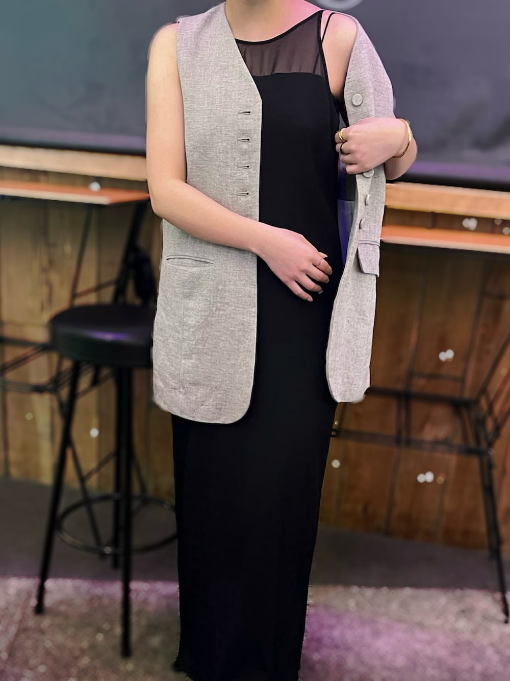 「SALON adam et rope'のグリースウェーブキャミワンピース（ワンピース、ブラック系）」を使った、Manaeさん（レディース・155cm）の夏コーディネートの2枚目の写真