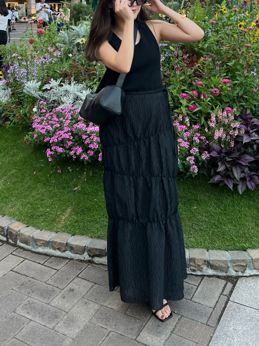 「SALON adam et rope'のリネンビスチェ＆リブタンクセット（タンクトップ、ブラック系）」を使った、Manaeさん（レディース・155cm）の夏コーディネートの3枚目の写真