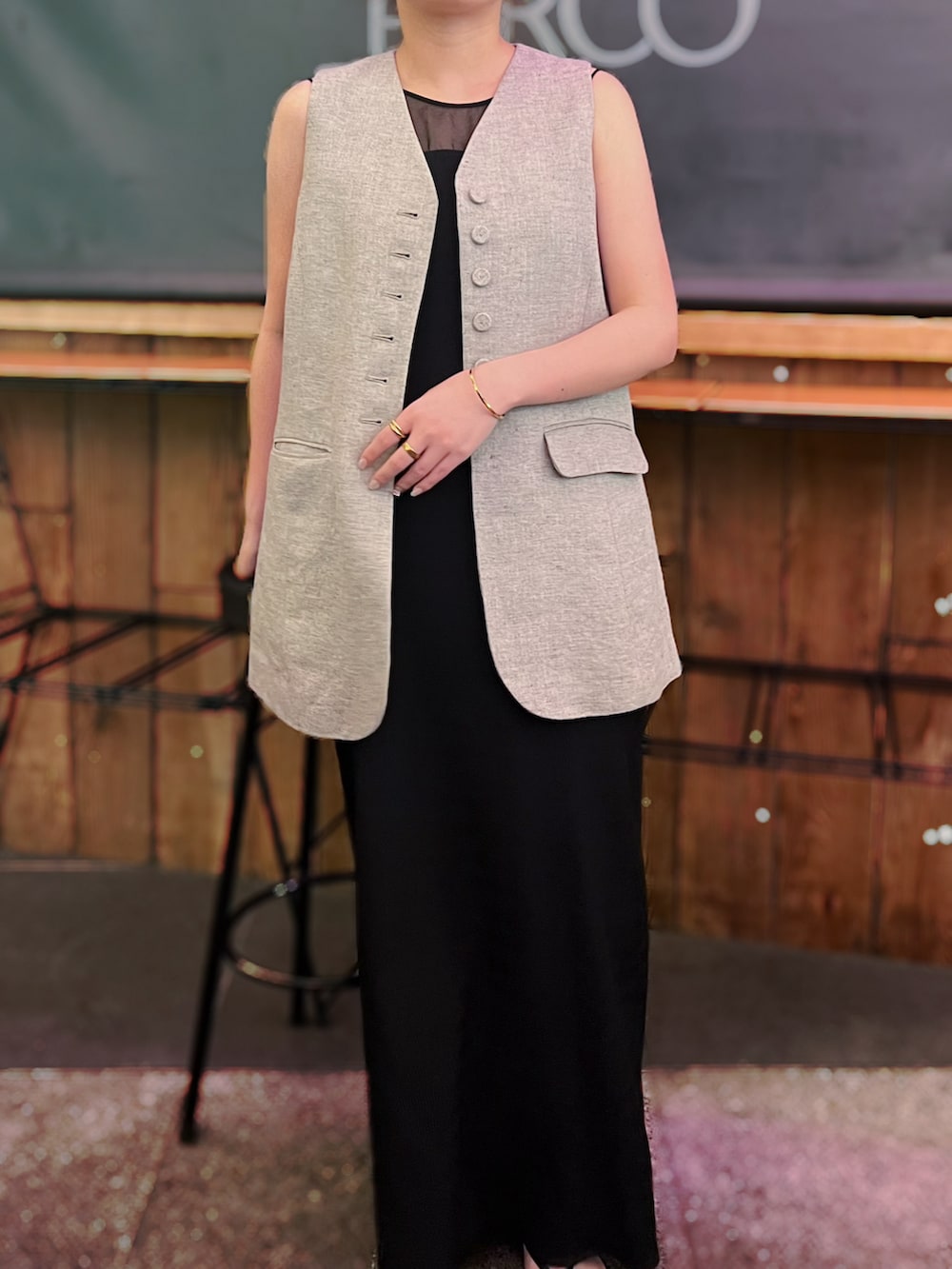「SALON adam et rope'のグリースウェーブキャミワンピース（ワンピース、ブラック系）」を使った、Manaeさん（レディース・155cm）の夏コーディネートの3枚目の写真