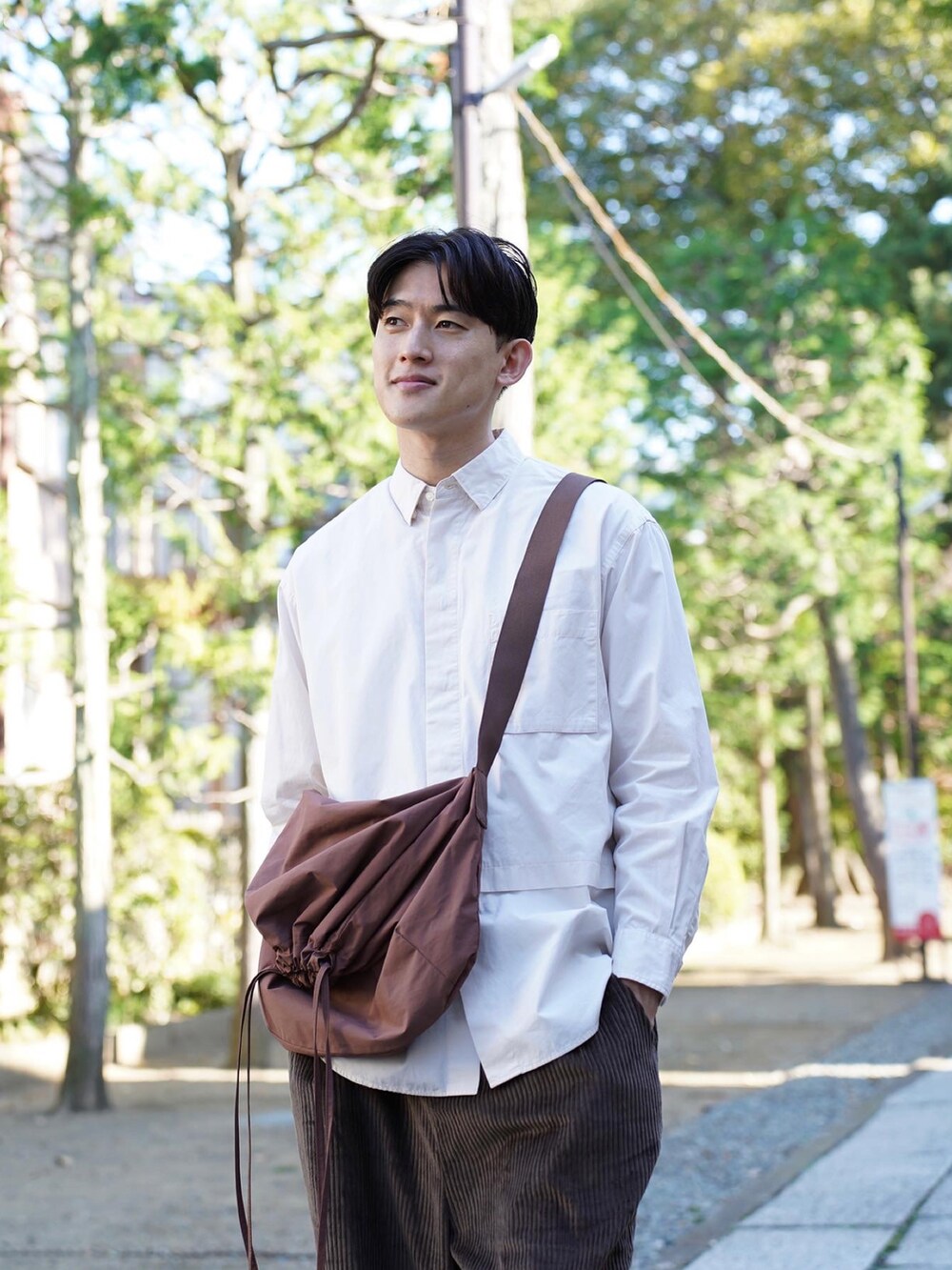 「WONDER WONDERの太畝コーデュロイ タックワイドパンツ（その他パンツ、ブラウン系）」を使った、Kyoheiさん（メンズ・174cm）の秋コーディネートの4枚目の写真