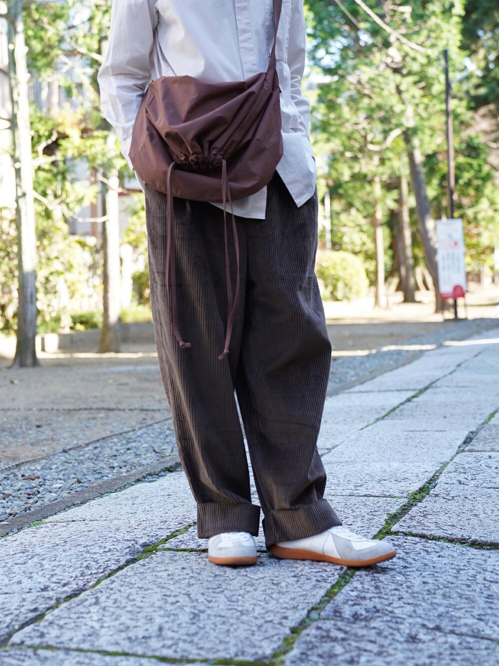 「WONDER WONDERの太畝コーデュロイ タックワイドパンツ（その他パンツ、ブラウン系）」を使った、Kyoheiさん（メンズ・174cm）の秋コーディネートの5枚目の写真
