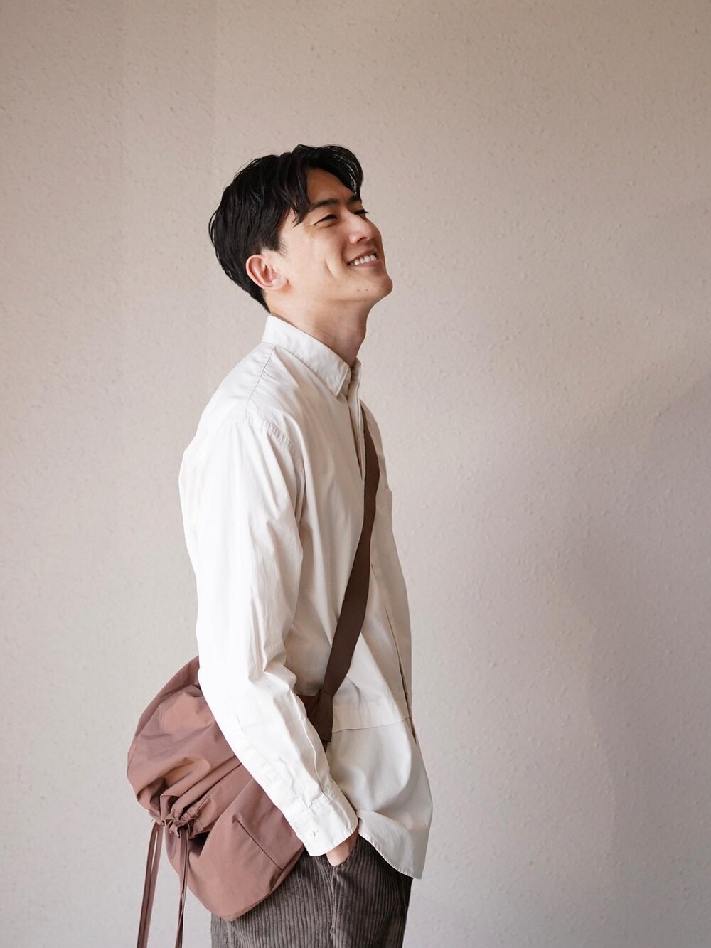 「WONDER WONDERの太畝コーデュロイ タックワイドパンツ（その他パンツ、ブラウン系）」を使った、Kyoheiさん（メンズ・174cm）の秋コーディネートの3枚目の写真
