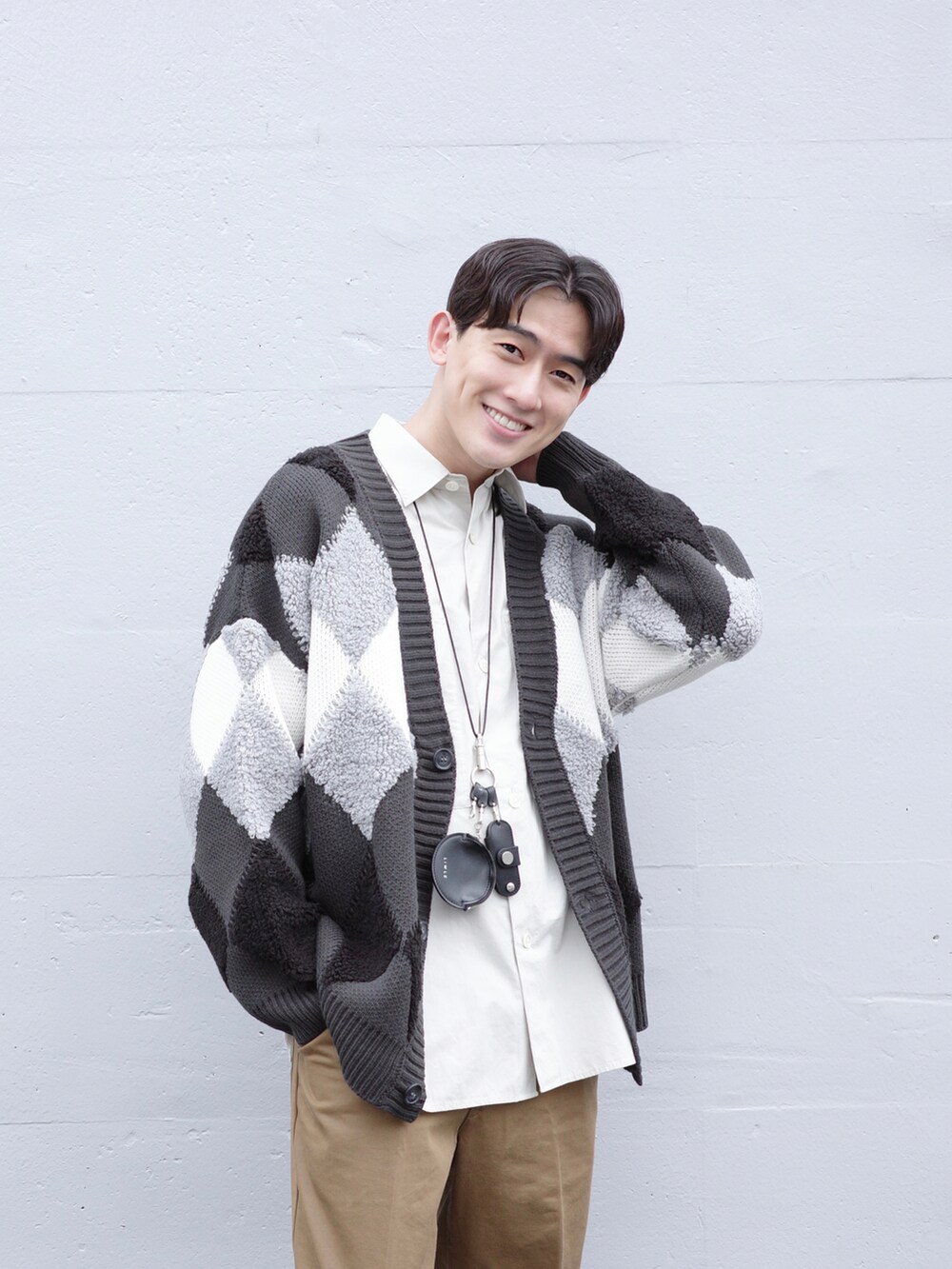 「メンズコーデ、秋のコーデ、sponsored、WONDER WONDER、ワンダーワンダー、アーガイル柄、大人カジュアル、休日スタイル、カーディガン、UNIQLO」｜「WONDER WONDERのアーガイル柄ボリュームカーディガン（カーディガン/ボレロ、ブラック系）」を使った、Kyoheiさん（メンズ・174cm）の秋コーディネートの5枚目の写真