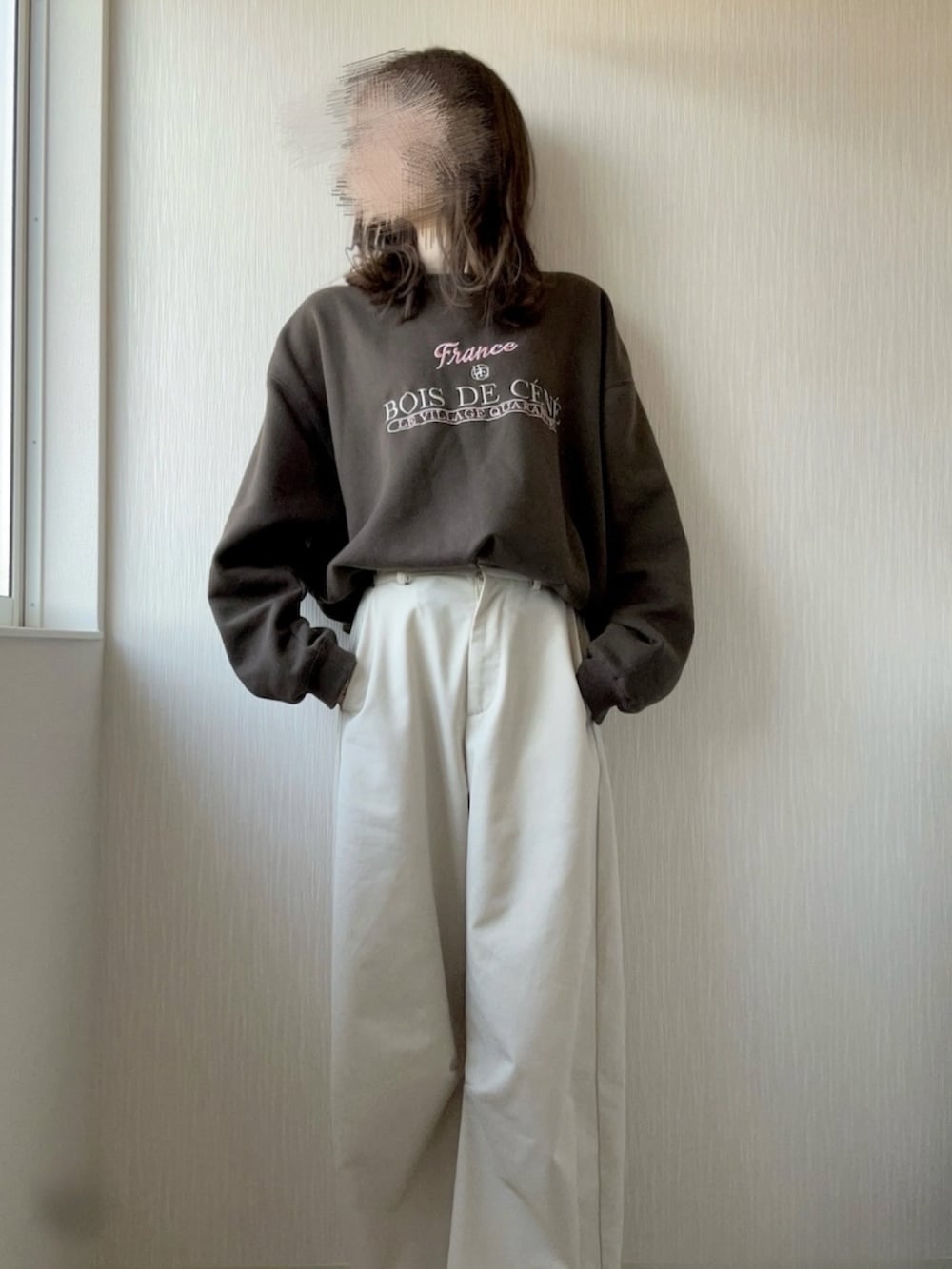 「休日コーデ、ラフコーデ、スウェット、パンツコーデ、リラックススタイル、Discoat、mystic」｜「DISCOATの【ユニセックス】BOISE刺繍ロゴスウェット（スウェット、ブラウン系）」を使った、ちぇるさん（レディース・165cm）の春コーディネートの2枚目の写真
