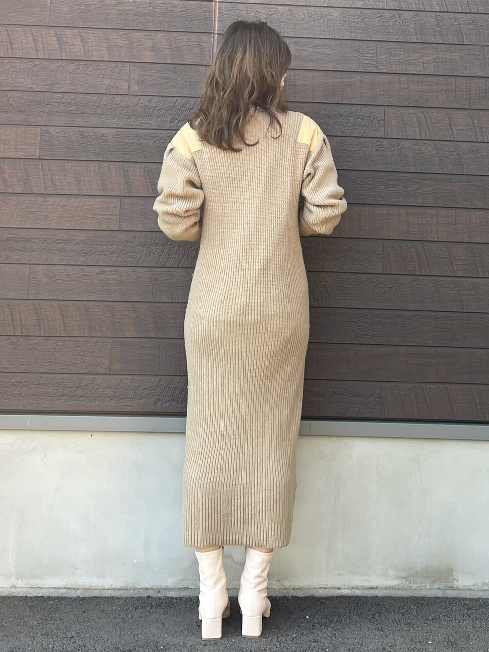 「休日スタイル、お出かけコーデ、ニット、ニットワンピース、プチプラ、ボア、ボアブルゾン、アイボリー、ミリタリー、ショートブーツ、ショルダーバッグ、大人コーデ、高身長コーデ、骨格ナチュラル」｜「armoniaのarmonia・ミリタリーニットワンピース＊（ワンピース、グリーン系）」を使った、yokoyama_yuuuさん（レディース・173cm）の冬コーディネートの5枚目の写真