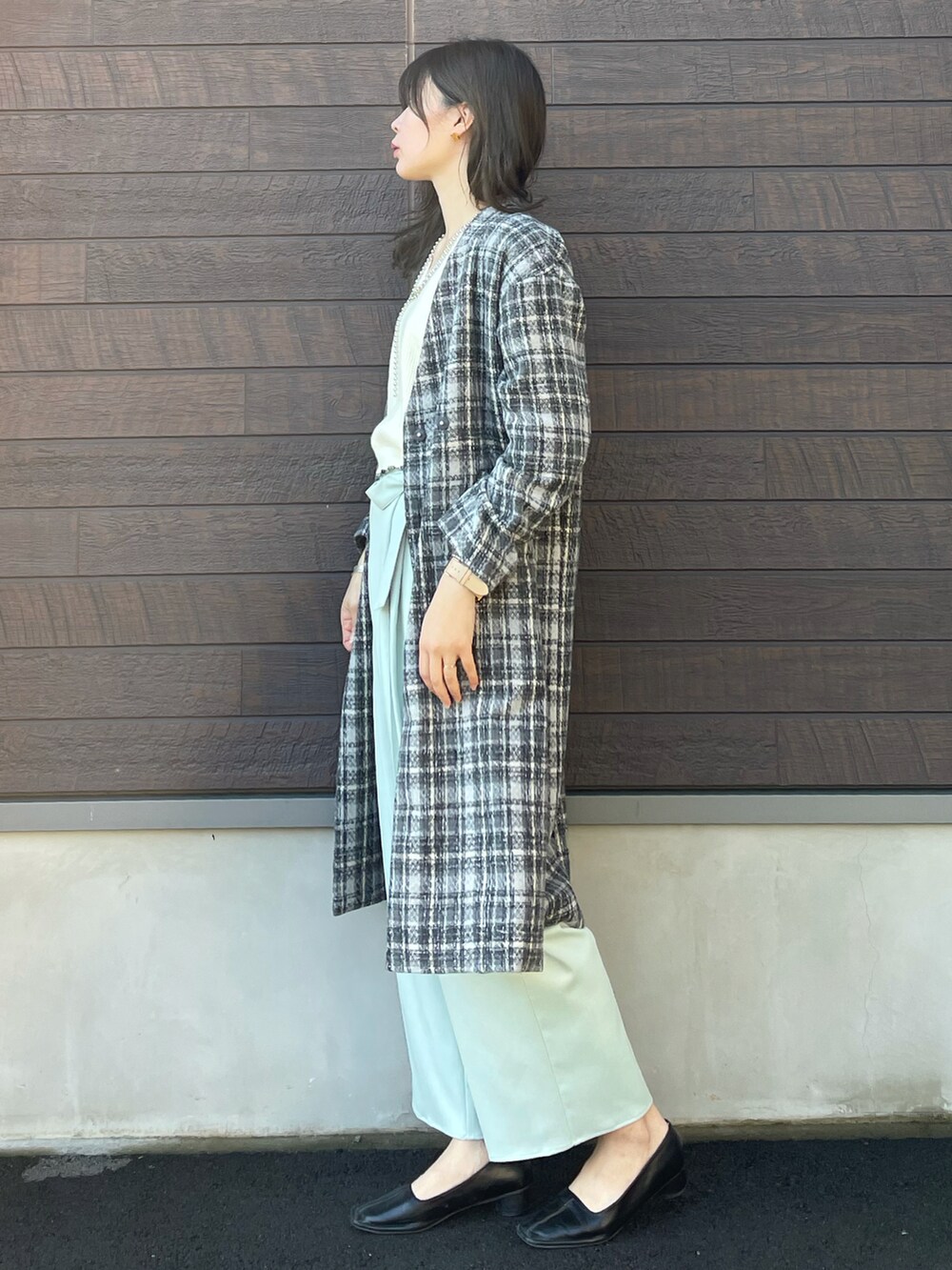 「クリスマスに着たい服、チェック柄に恋してる、大人カジュアル、フェミニン、お出かけコーデ、休日スタイル、プチプラ、SLURR、チェック、ロングコート、ミントグリーン、ニット、高身長コーデ、骨格ナチュラル」｜「Green　Parksの・ELENCARE DUE チェックロングコート＊（ノーカラーコート、ブラック系）」を使った、yokoyama_yuuuさん（レディース・173cm）の冬コーディネートの2枚目の写真