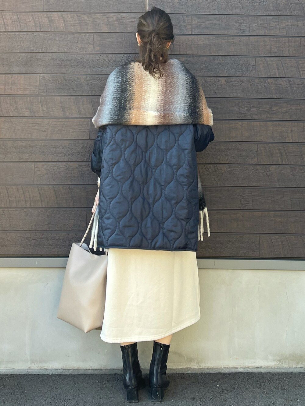 「クリスマスに着たい服、大人カジュアル、マイベストコーデ2021、コート、裏起毛、ロングワンピース、ワンピース、休日スタイル、プチプラ、トートバッグ、マフラー、冬コーデ、高身長コーデ、骨格ナチュラル」｜「ELENCARE DUEの・ELENCARE DUE SET2点ライナー×モッズ＊（モッズコート、ブルー系）」を使った、yokoyama_yuuuさん（レディース・173cm）の冬コーディネートの3枚目の写真