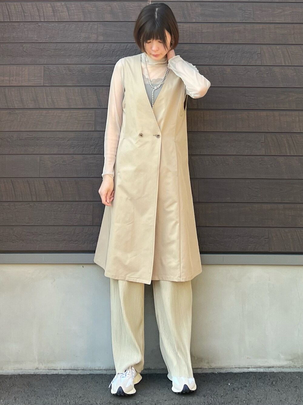 「大人カジュアル、きれいめカジュアル、SLURR、プチプラ、休日スタイル、高身長コーデ、骨格ナチュラル、レイヤードスタイル、ベージュ、Gジャン、デニム、着回しコーデ、ニューバランス、スニーカー」｜「SLURRのボリュームスリーブデニムジャケット（デニムジャケット、ブルー系）」を使った、yokoyama_yuuuさん（レディース・173cm）の冬コーディネートの4枚目の写真