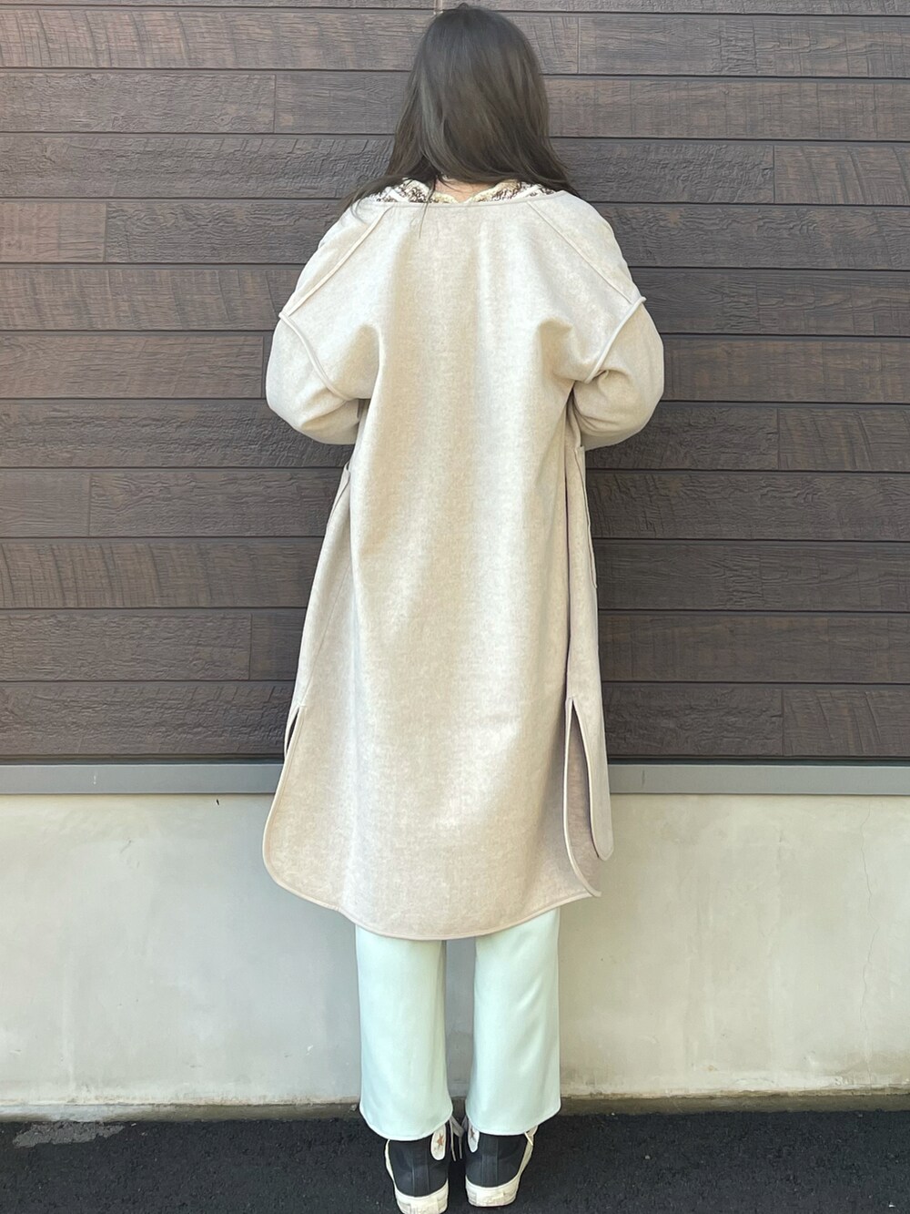 「大人カジュアル、淡色コーデ、パイピング、SLURR、プチプラ、着回しコーデ、休日スタイル、メランジ、ニット、ワイドパンツ、コンバース、高身長コーデ、骨格ナチュラル」｜「Green　Parksの合皮パイピングコート＊（その他アウター、ベージュ系）」を使った、yokoyama_yuuuさん（レディース・173cm）の冬コーディネートの3枚目の写真
