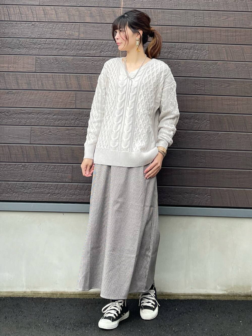 「お出かけコーデ、休日スタイル、冬コーデ、プチプラ、高身長コーデ、骨格ナチュラル、おしゃれさんと繋がりたい、Vネック、ケーブルニット、キルティング、ショート丈、ブルゾン、ギンガムチェック、フレアスカート、コンバース」｜「Petit fleurの・Petit Fleur ダイヤキルトブルゾン＊（その他アウター、ブルー系）」を使った、yokoyama_yuuuさん（レディース・173cm）の冬コーディネートの3枚目の写真