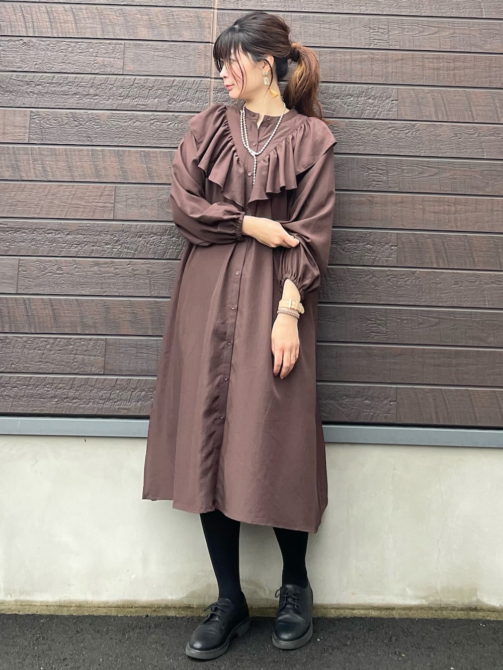 「お出かけコーデ、休日スタイル、キレイめ、高身長コーデ、骨格ナチュラル、プチプラ、ワンピース、モッズコート、ロングコート、グリーン、フリル、ブラウン」｜「ELENCARE DUEの・ELENCARE DUE ナカワタモッズコート＊（その他アウター、ベージュ系）」を使った、yokoyama_yuuuさん（レディース・173cm）の冬コーディネートの3枚目の写真