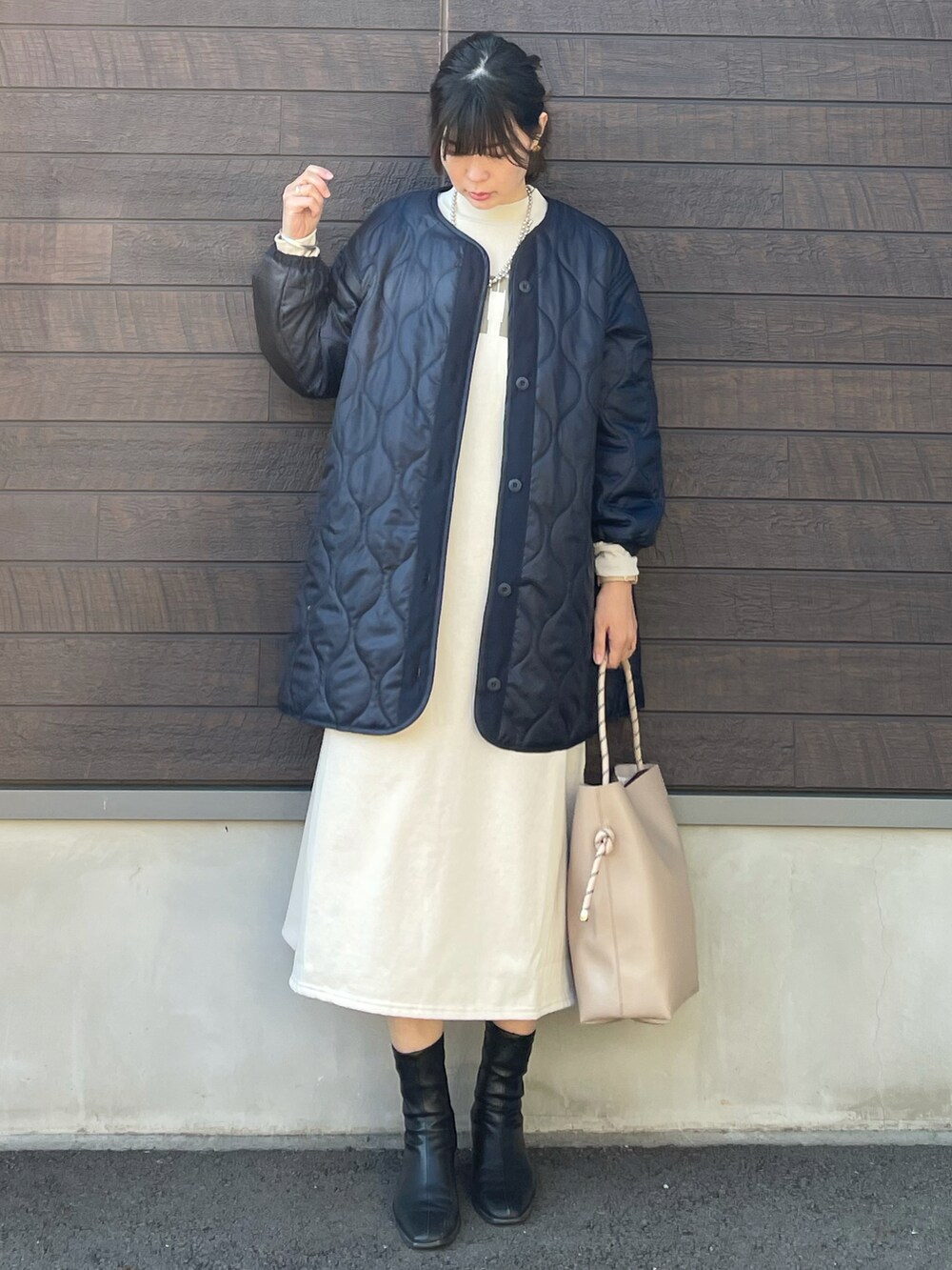 「クリスマスに着たい服、大人カジュアル、マイベストコーデ2021、コート、裏起毛、ロングワンピース、ワンピース、休日スタイル、プチプラ、トートバッグ、マフラー、冬コーデ、高身長コーデ、骨格ナチュラル」｜「ELENCARE DUEの・ELENCARE DUE SET2点ライナー×モッズ＊（モッズコート、ブルー系）」を使った、yokoyama_yuuuさん（レディース・173cm）の冬コーディネートの4枚目の写真