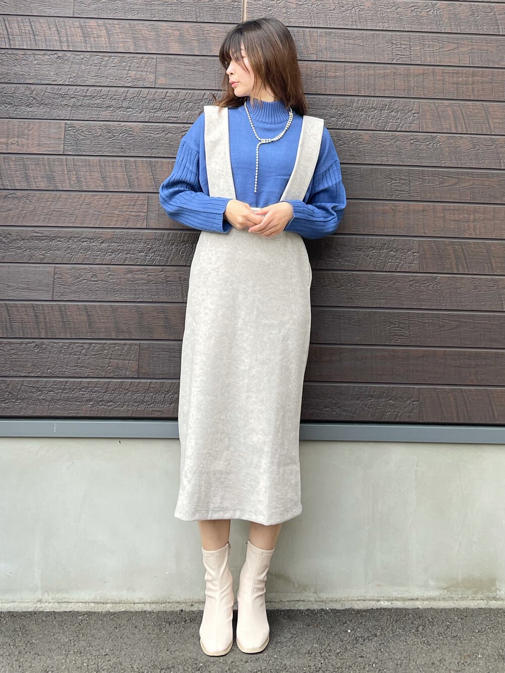 「クリスマスに着たい服、きれいめカジュアル、冬コーデ、プチプラ、デート、お出かけコーデ、チェック、ブルー、コート、マフラー、ショートブーツ、ワンピース、マイベストコーデ2021、高身長コーデ、骨格ナチュラル」｜「Green　Parksの・ELENCARE DUE チェックロングコート＊（ノーカラーコート、ブラック系）」を使った、yokoyama_yuuuさん（レディース・173cm）の冬コーディネートの3枚目の写真