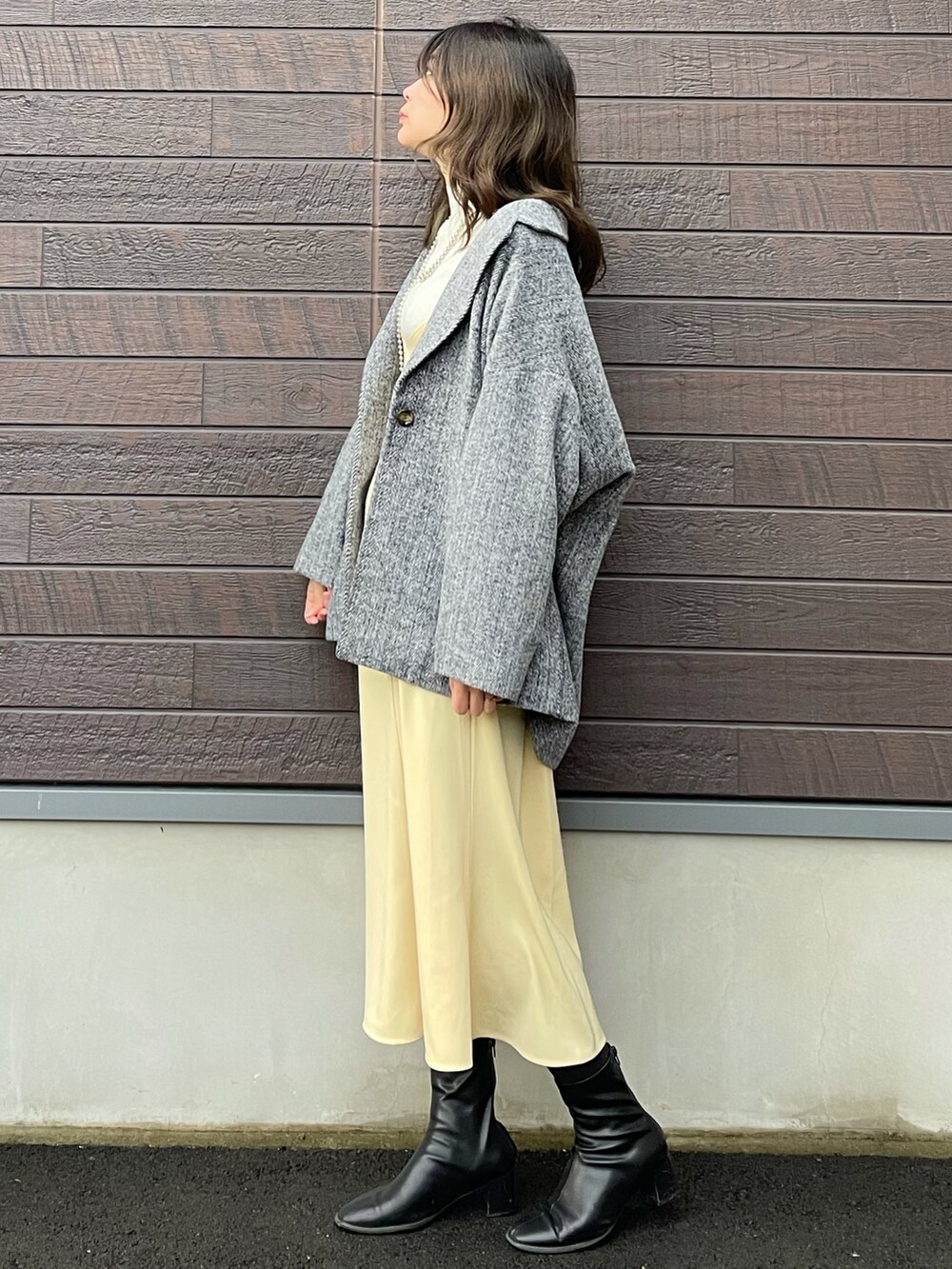 「私の推しブランド、冬コーデ、大人コーデ、SLURR、休日スタイル、プチプラ、ショートコート、カットソー、マーメイド、ワンピース、ショートブーツ、高身長コーデ、骨格ナチュラル」｜「ELENCARE DUEの・ELENCARE DUE ヘリンボーンショートコート＊（テーラードジャケット、ブラック系）」を使った、yokoyama_yuuuさん（レディース・173cm）の冬コーディネートの2枚目の写真