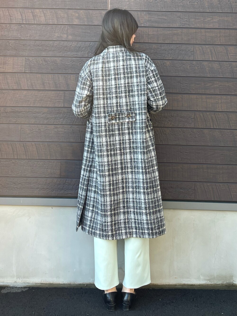 「クリスマスに着たい服、チェック柄に恋してる、大人カジュアル、フェミニン、お出かけコーデ、休日スタイル、プチプラ、SLURR、チェック、ロングコート、ミントグリーン、ニット、高身長コーデ、骨格ナチュラル」｜「Green　Parksの・ELENCARE DUE チェックロングコート＊（ノーカラーコート、ブラック系）」を使った、yokoyama_yuuuさん（レディース・173cm）の冬コーディネートの3枚目の写真