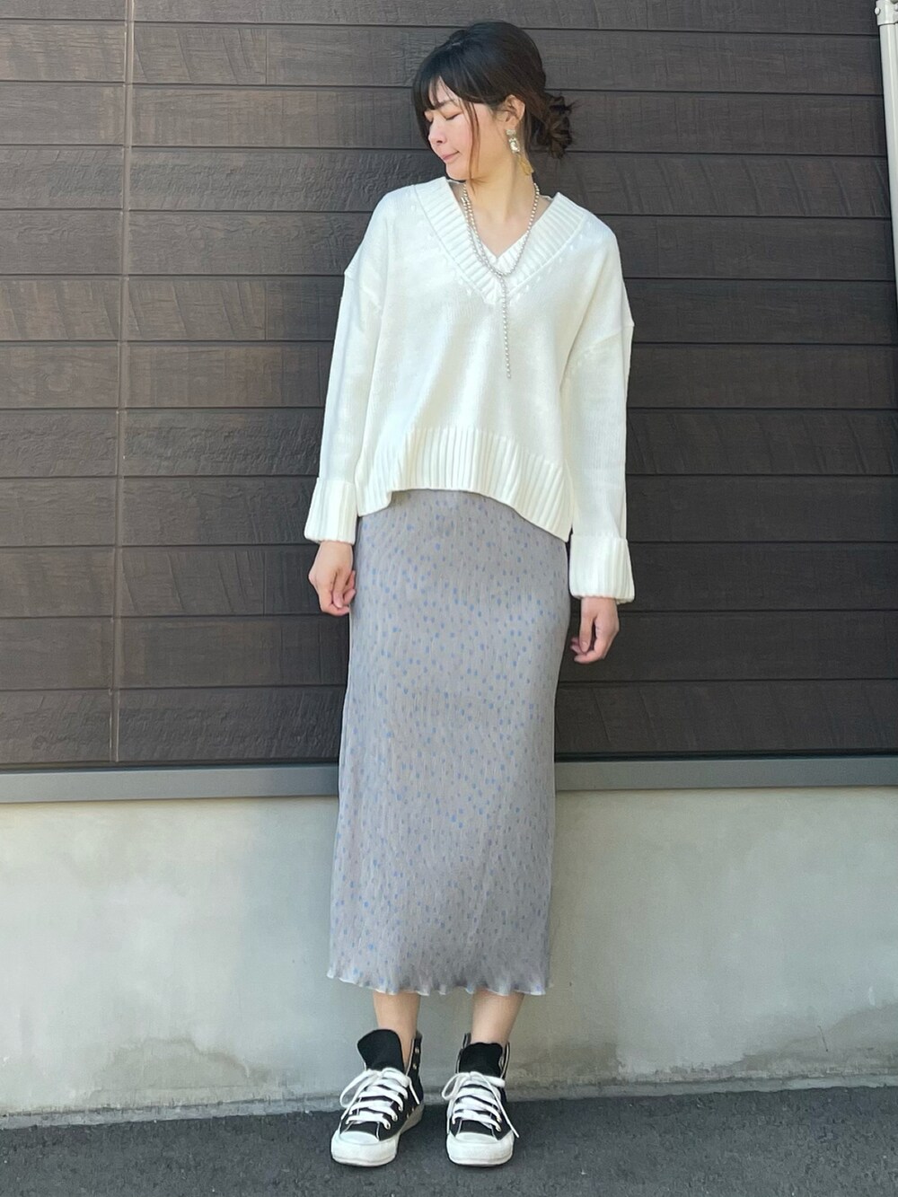 「大人カジュアル、きれいめカジュアル、タックイン、プチプラ、休日スタイル、高身長コーデ、骨格ナチュラル、ブルゾン、バルーンスリーブ、Vネック、プリーツスカート、ドット、コンバース」｜「Sugar spoonの・SUGAR SPOON バルーンスリーブブルゾン＊（その他アウター、ブラック系）」を使った、yokoyama_yuuuさん（レディース・173cm）の冬コーディネートの5枚目の写真