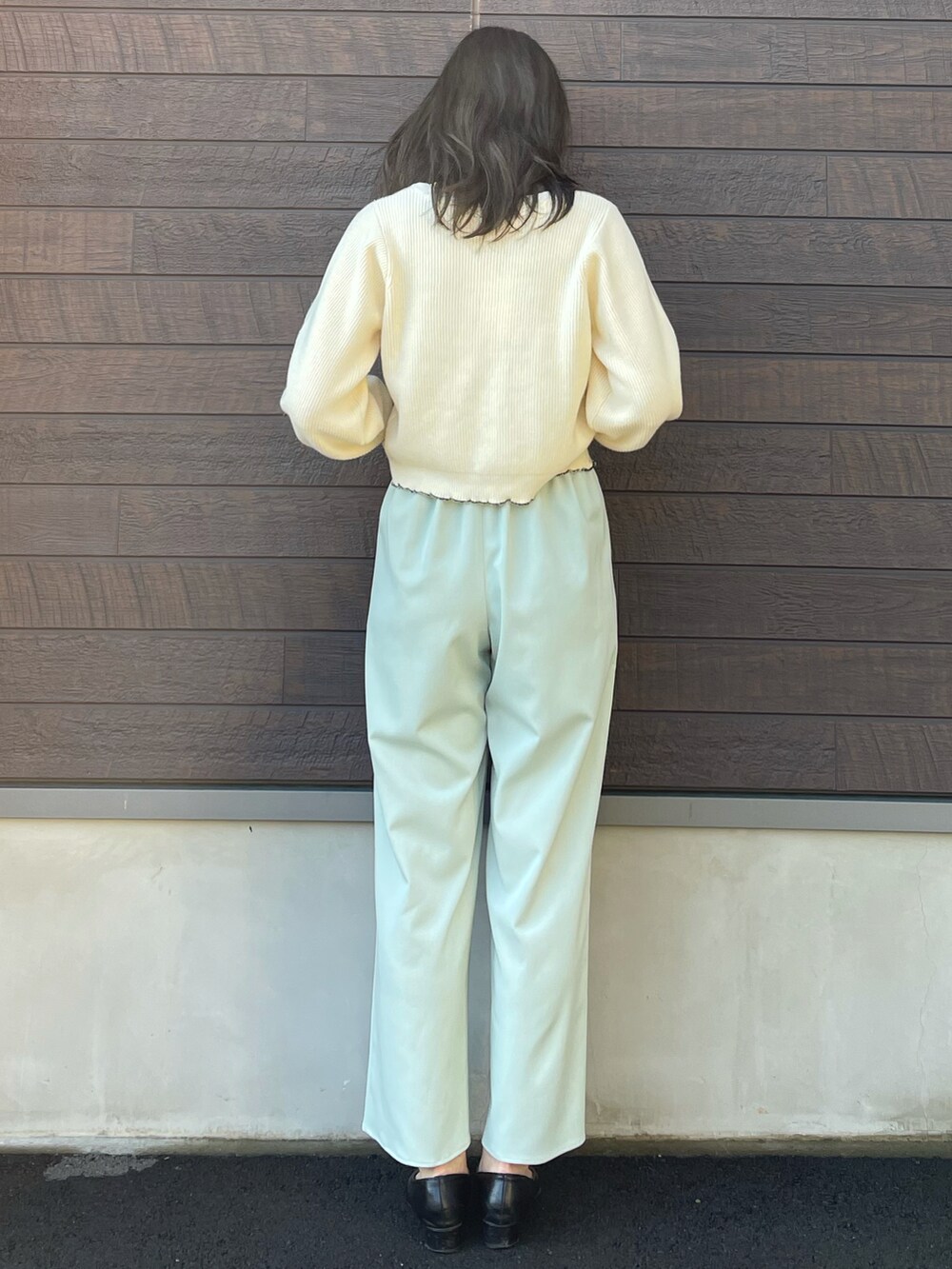 「クリスマスに着たい服、チェック柄に恋してる、大人カジュアル、フェミニン、お出かけコーデ、休日スタイル、プチプラ、SLURR、チェック、ロングコート、ミントグリーン、ニット、高身長コーデ、骨格ナチュラル」｜「Green　Parksの・ELENCARE DUE チェックロングコート＊（ノーカラーコート、ブラック系）」を使った、yokoyama_yuuuさん（レディース・173cm）の冬コーディネートの5枚目の写真