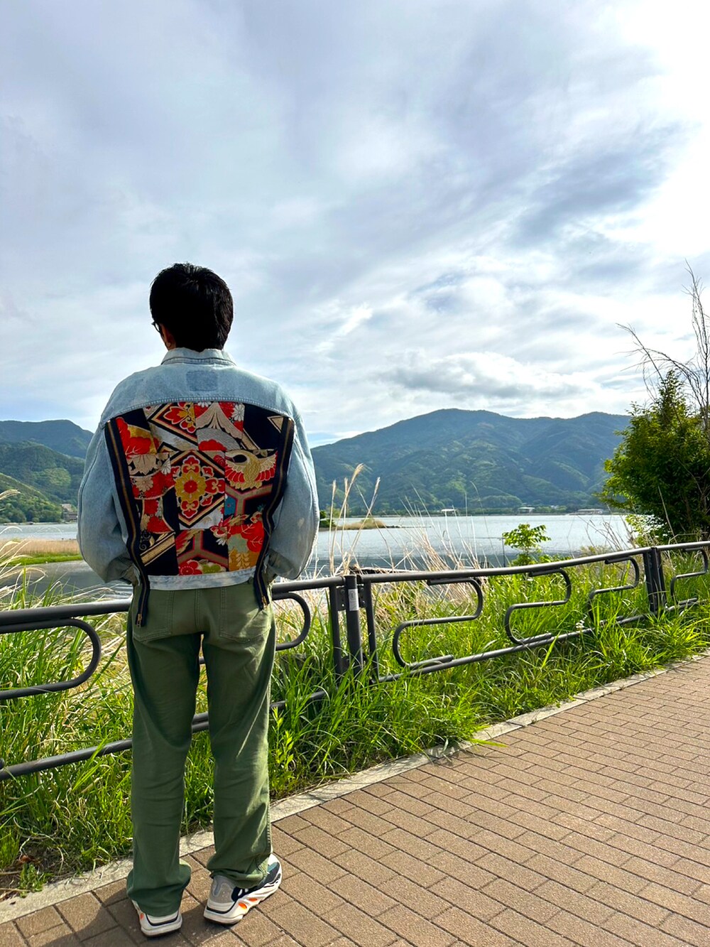 「ラフ、古着MIX、デニムジャケット、ミリタリー、ダッドスニーカー、adidas、デニム、ビッグシルエット、スニーカー、低身長コーデ、いいね、save、フォローお願いします🤑、ストリートMIX、ストリートコーデ、24ss、フォローミー」｜「A.D.S.R.のADSR/エーディーエスアール/SATCHMO（サングラス、ブラック系）」を使った、ゆっきーさん（メンズ・170cm）の夏コーディネートの2枚目の写真
