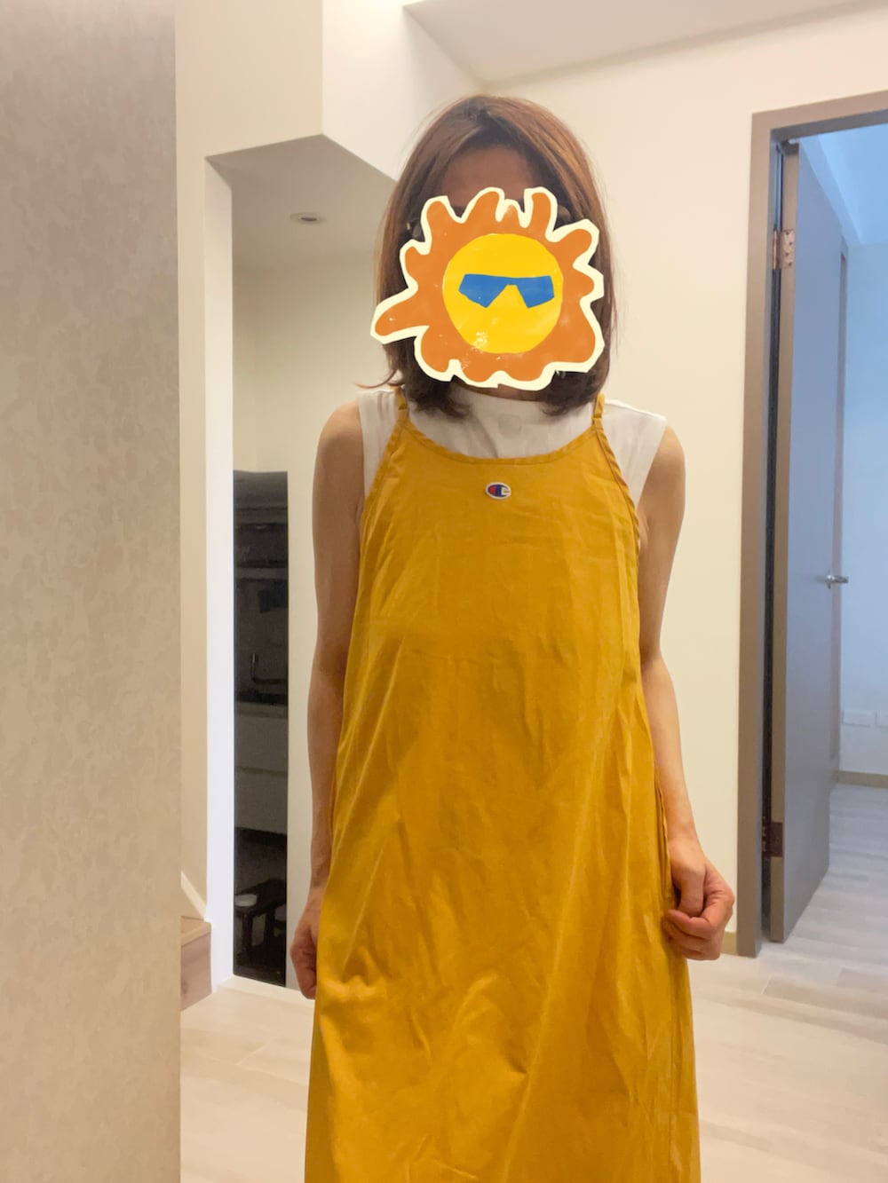 「Championのアイテム（ジャンパースカート、イエロー系）」を使った、sflinさん（レディース・162cm）の春コーディネートの2枚目の写真