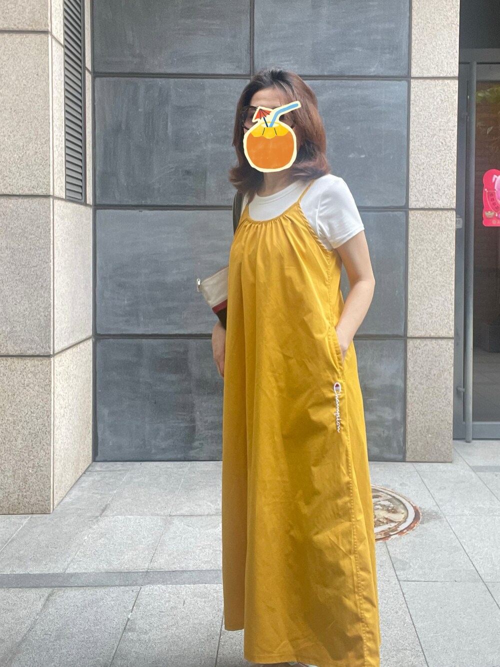 「Championのアイテム（ジャンパースカート、イエロー系）」を使った、sflinさん（レディース・162cm）の夏コーディネートの3枚目の写真