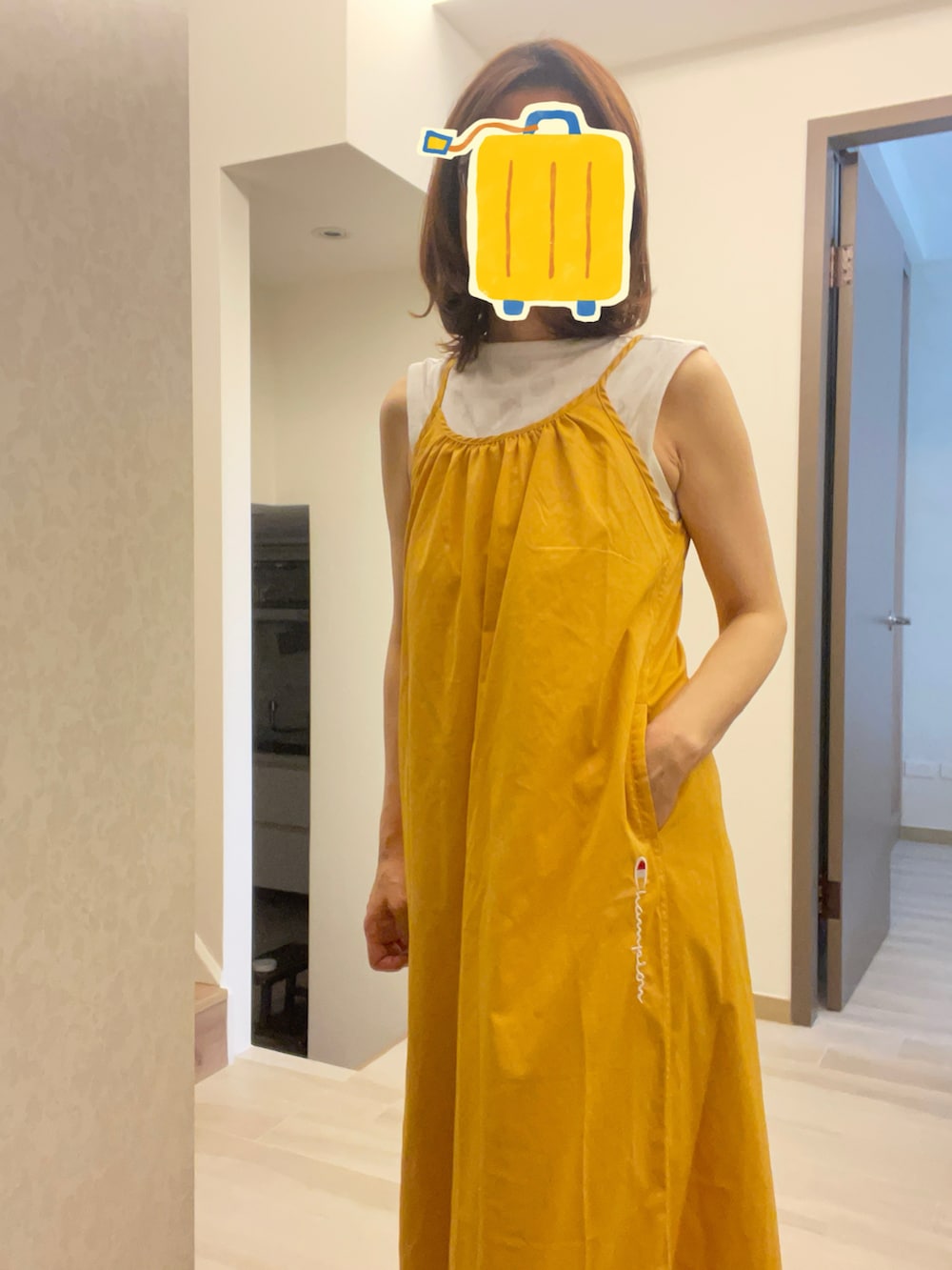 「Championのアイテム（ジャンパースカート、イエロー系）」を使った、sflinさん（レディース・162cm）の春コーディネートの3枚目の写真
