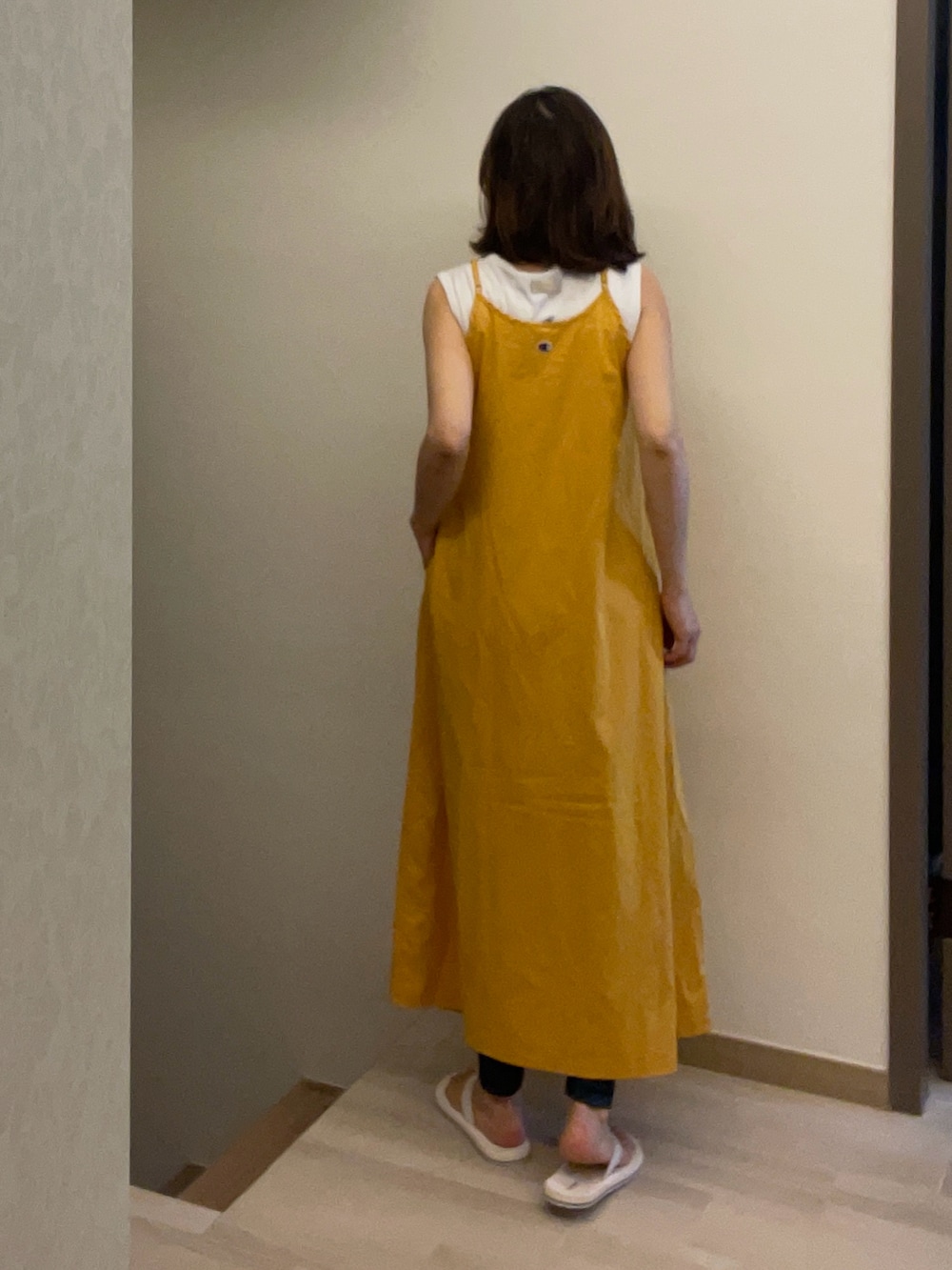 「Championのアイテム（ジャンパースカート、イエロー系）」を使った、sflinさん（レディース・162cm）の春コーディネートの4枚目の写真