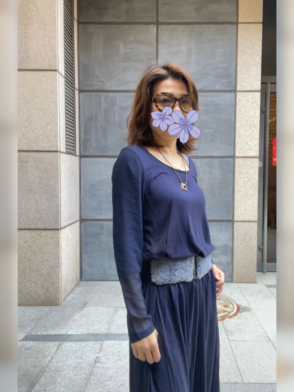 「ARMANI EXCHANGEのアイテム（スニーカー、ホワイト系）」を使った、sflinさん（レディース・162cm）の春コーディネートの2枚目の写真