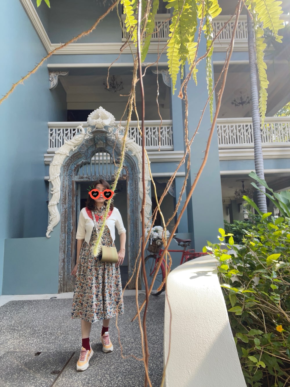 その他のワンピース、ホワイト系のニット/セーターを着用したレディースの冬コーディネートの2枚目の写真