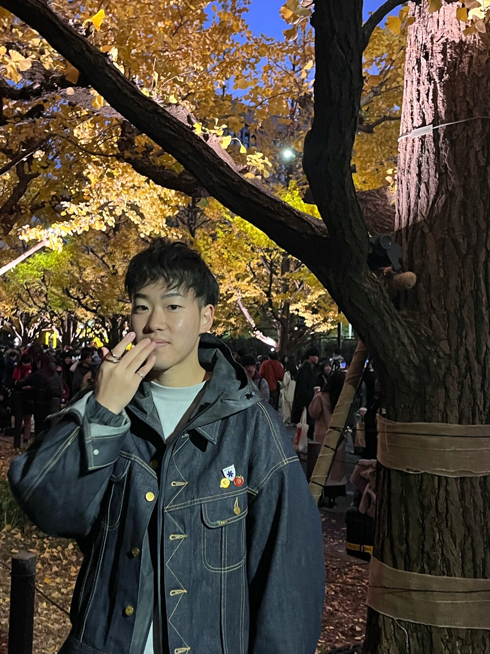 「きれいめカジュアル、シンプルコーデ、今日のコーデ、大人カジュアル、セットアップ、ナイロンパンツ、ナイロンジャケット、秋コーデ、メンズコーデ、お出かけコーデ、カジュアル、デニムジャケット」｜「LeeのLee / SUPERSIZED RIDER JACKET（デニムジャケット、ブルー系）」を使った、ひでさん（メンズ・171cm）の冬コーディネートの4枚目の写真