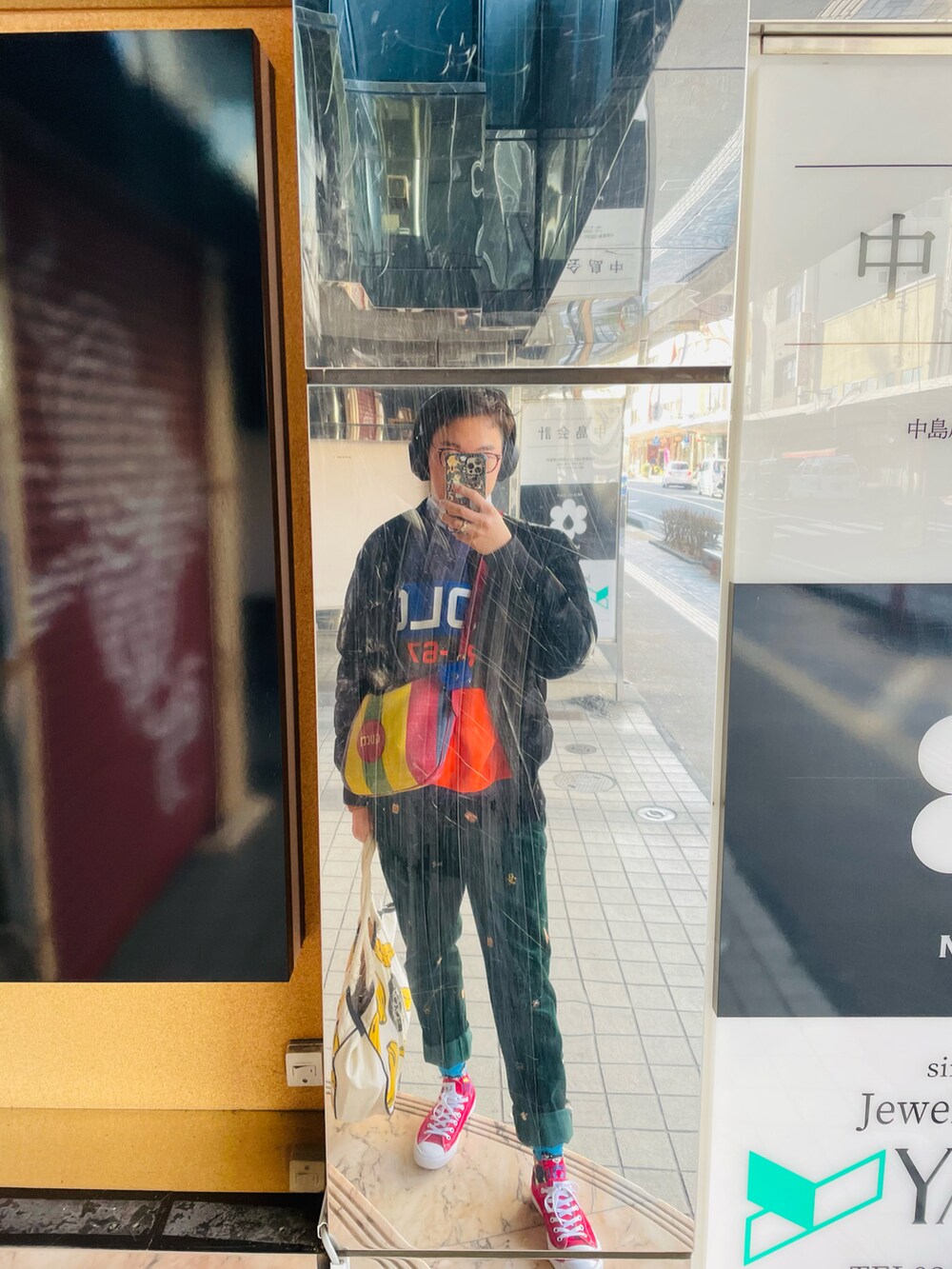 「DIESELのアイテム（MA-1、ブラック系）」を使った、Tomoki さん（メンズ・173cm）の冬コーディネートの2枚目の写真
