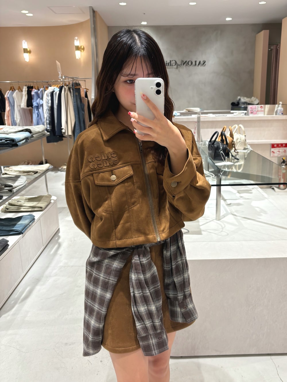 「Chicoのウエスタンショートブーツ（ブーツ、ベージュ系）」を使った、ayuさん（レディース・155cm）の春コーディネートの2枚目の写真