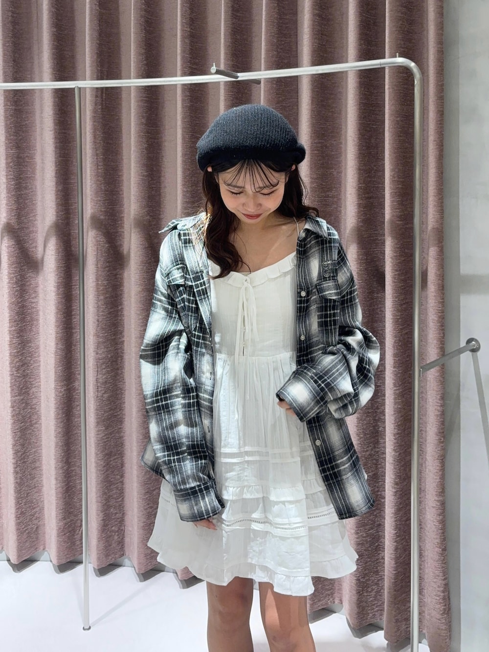 「Chicoのコットンレースフリルキャミワンピース（ワンピース、ホワイト系）」を使った、ayuさん（レディース・155cm）の春コーディネートの3枚目の写真