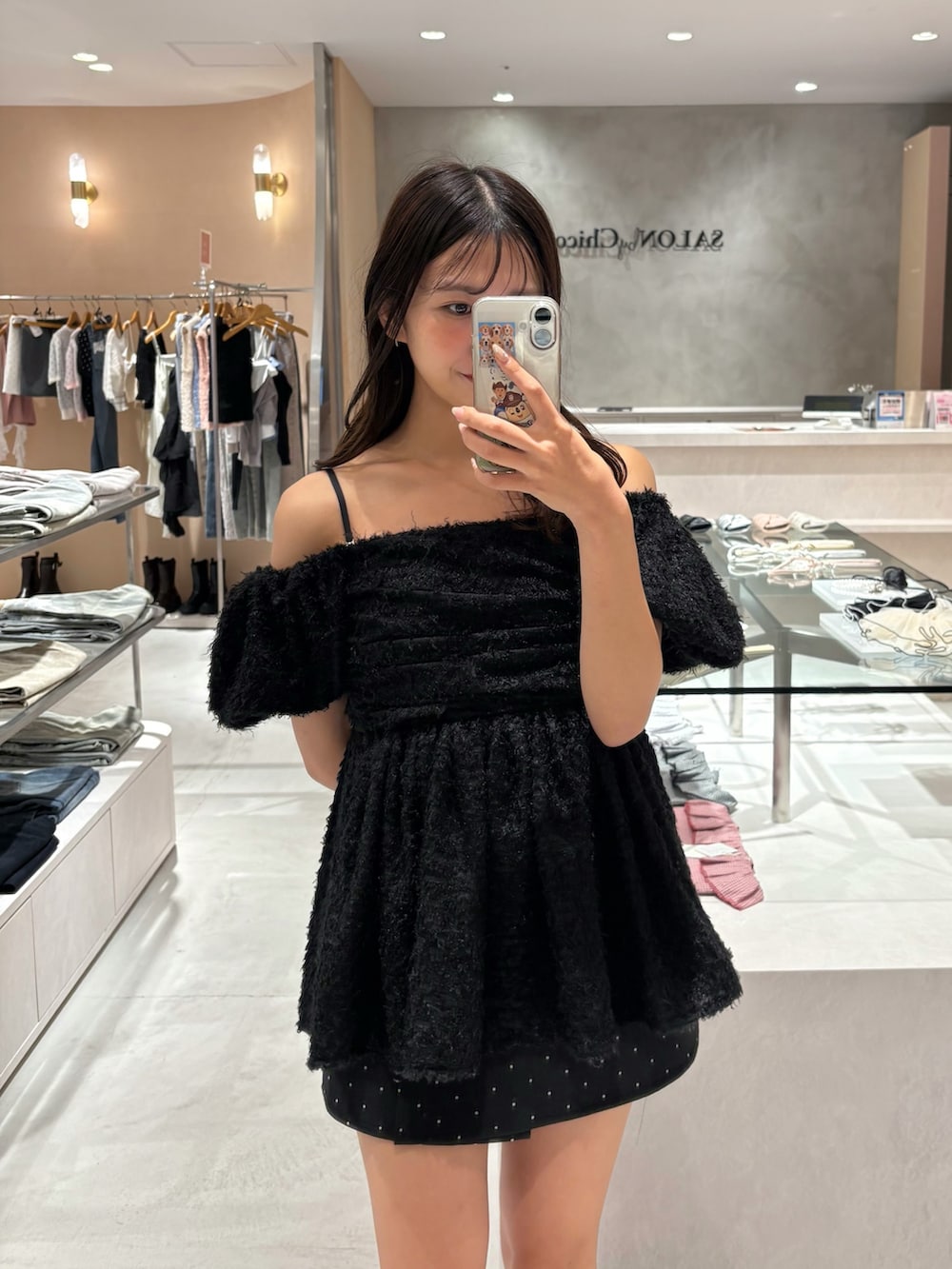 「Chicoのフェザーペプラムブラウス（シャツ/ブラウス、ブラック系）」を使った、ayuさん（レディース・155cm）の夏コーディネートの3枚目の写真