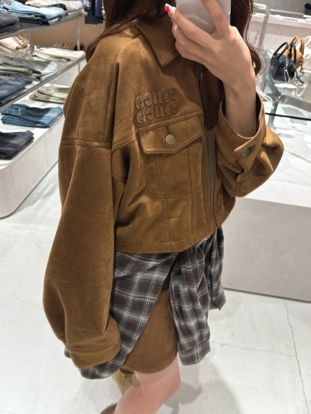 「Chicoのウエスタンショートブーツ（ブーツ、ベージュ系）」を使った、ayuさん（レディース・155cm）の春コーディネートの3枚目の写真