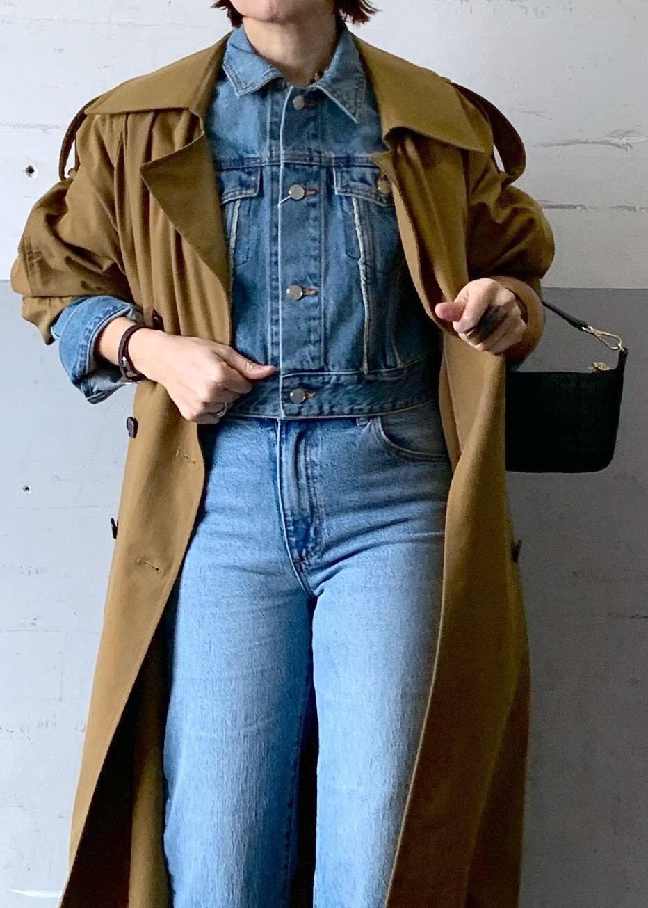 「キャメル、24ss、トレンチコート、rollas、ローラスジーンズ、ローラス、長袖、ロング、コート、ブルー、デニム、ADAM ET ROPÉ、FEMME、高身長、骨格ナチュラル」｜「ADAM ET ROPE'のドルマンオーバートレンチコート（トレンチコート、ブラウン系）」を使った、カワバタさん（レディース・166cm）の冬コーディネートの5枚目の写真