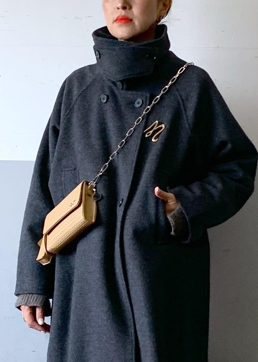 「トラックソール、グレー、長袖、ロング、コート、ベージュ、ブーツ、ADAM ET ROPÉ、FEMME、高身長、骨格ナチュラル、イエベ、きれいめカジュアル、大人カジュアル、冬」｜「ADAM ET ROPE'のウールボンディングロングコート（その他アウター、グレー系）」を使った、カワバタさん（レディース・166cm）の冬コーディネートの8枚目の写真